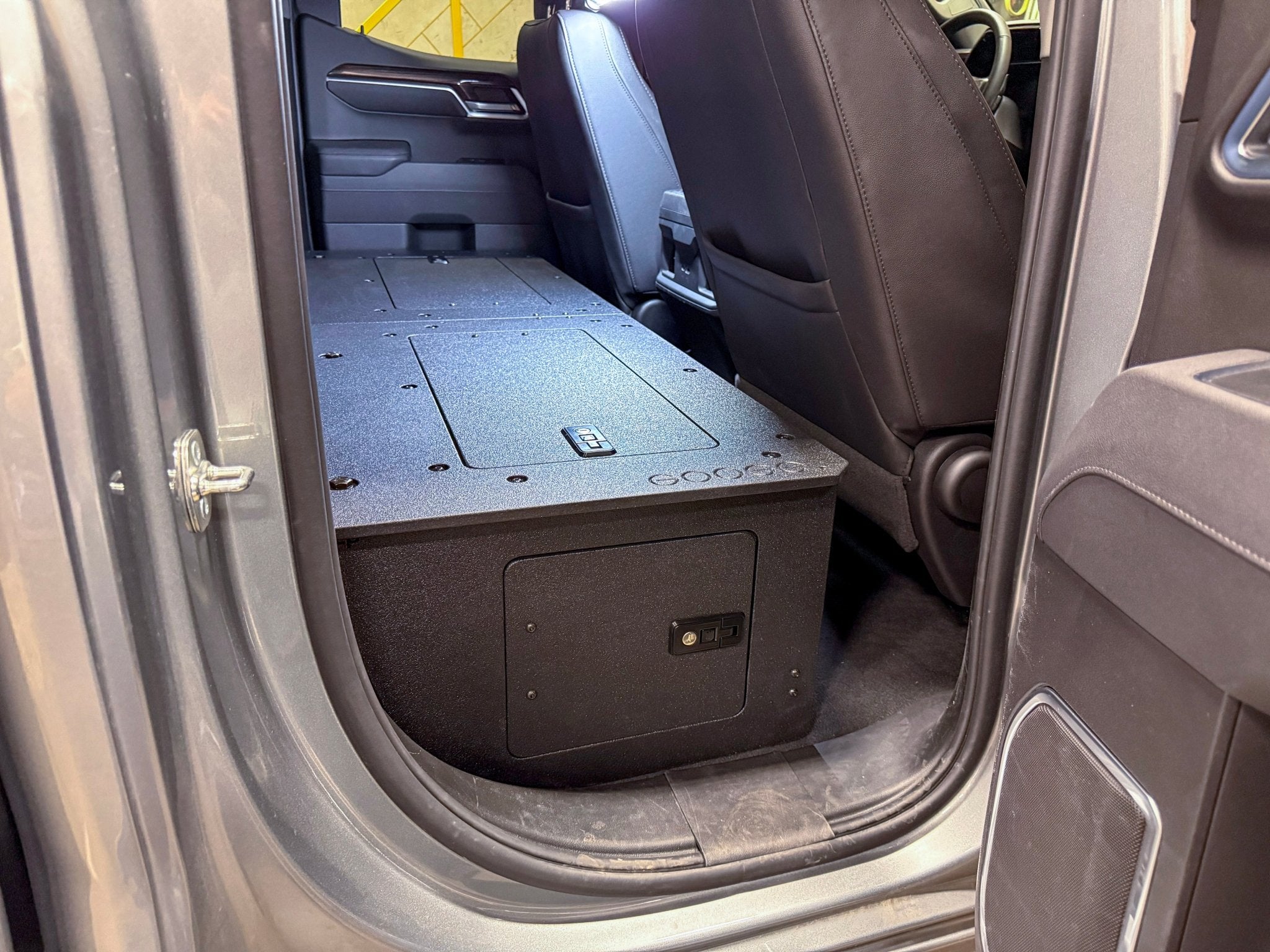 Goose Gear CHEVROLET - SILVERADO - 2019 - PRESENT - 4TH GEN - DOUBLE CAB - EXPLORE SERIES - SECOND ROW DELETE PLATE SYSTEM - 100%