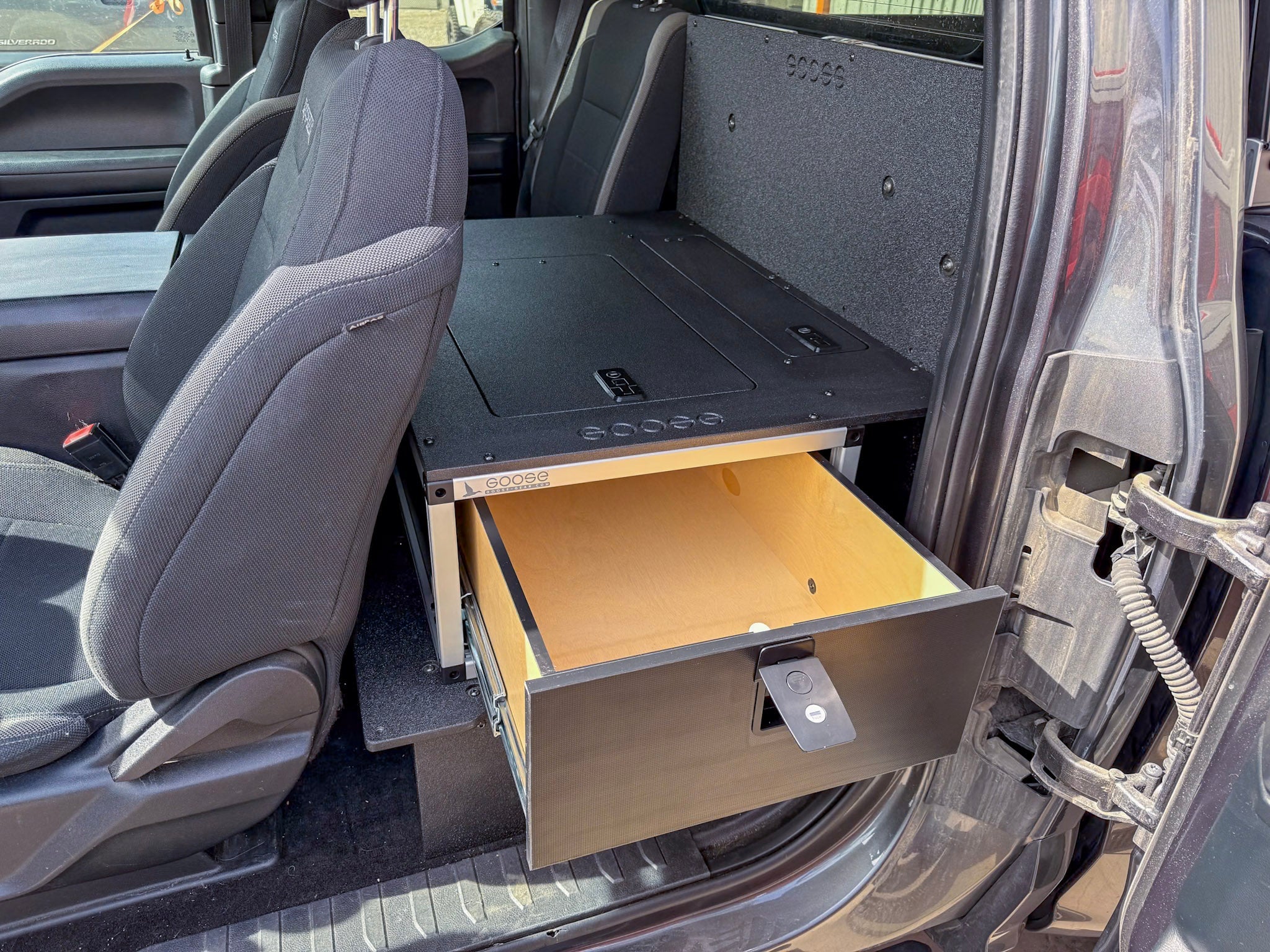 Goose Gear Ford - F150 - 2015 - Present - 13th - 14th Gen - Super Cab - without the center mounted B&O Subwoofer - Explore Series - Single Drawer Module - With Fitted Top Plate