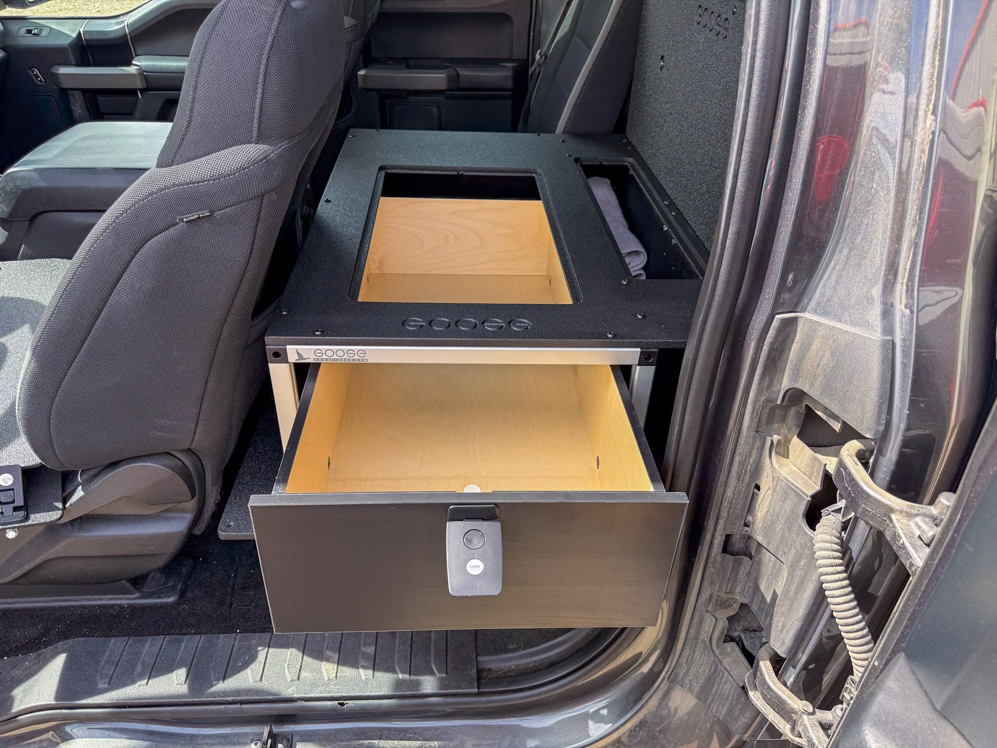 Goose Gear Ford - F150 - 2015 - Present - 13th - 14th Gen - Super Cab - without the center mounted B&O Subwoofer - Explore Series - Single Drawer Module - With Fitted Top Plate