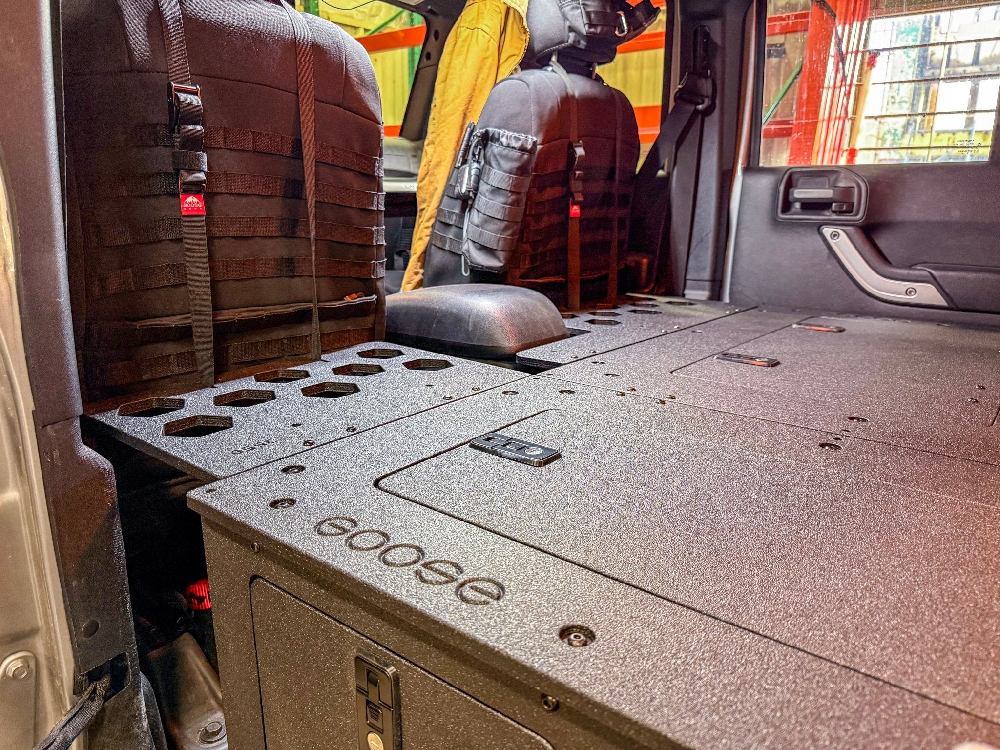Goose Gear Jeep - Wrangler - 2007 - 2018 - JKU - 4 Door - Explore Series - Seat Delete Plate System - Second Row - Module Based - 8" Module