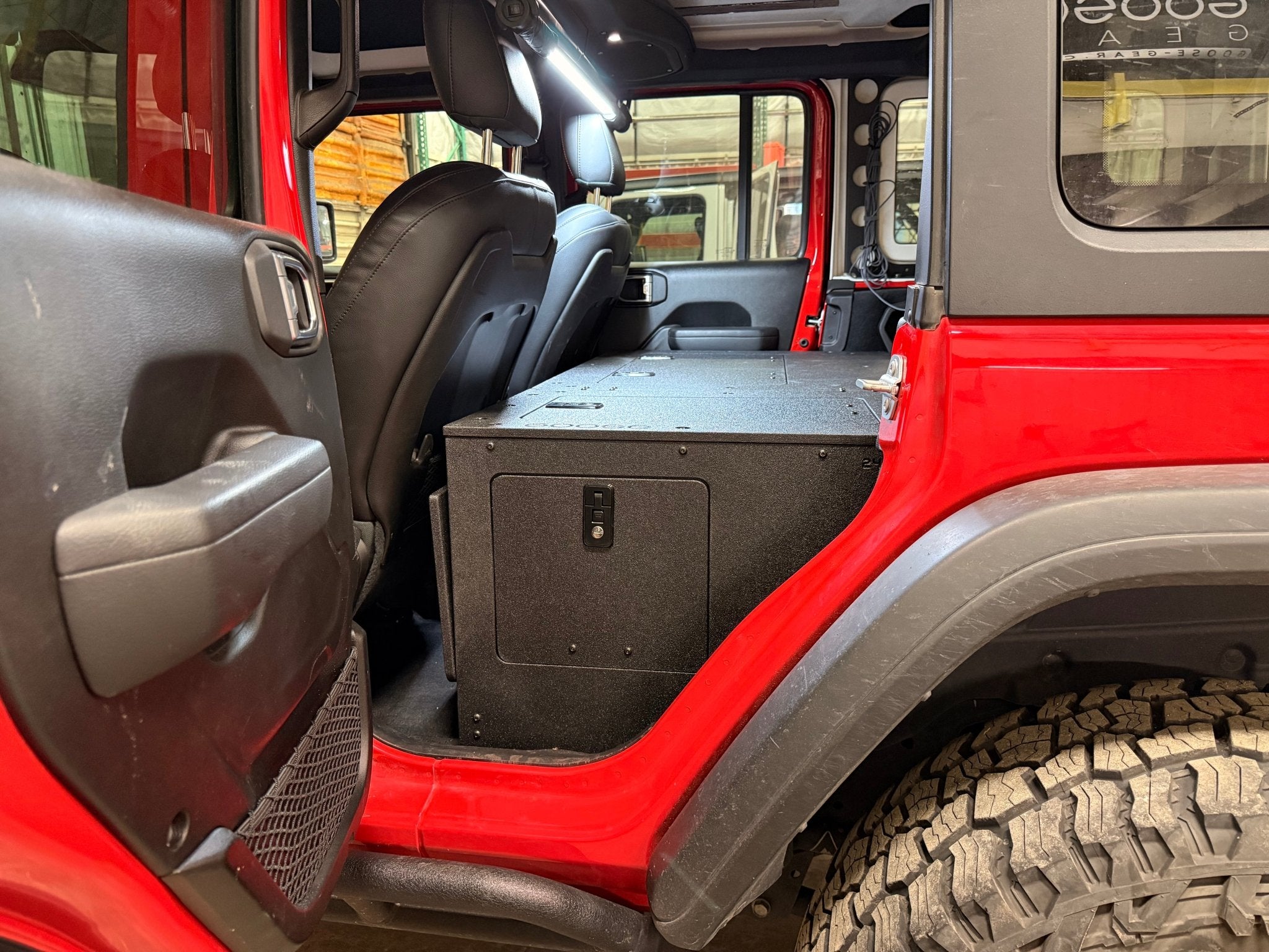 Goose Gear Jeep - Wrangler - 2024 - Present - JLU - 4 Door - Explore Series - Seat Delete Plate System - Second Row - Module Based - 10" Module