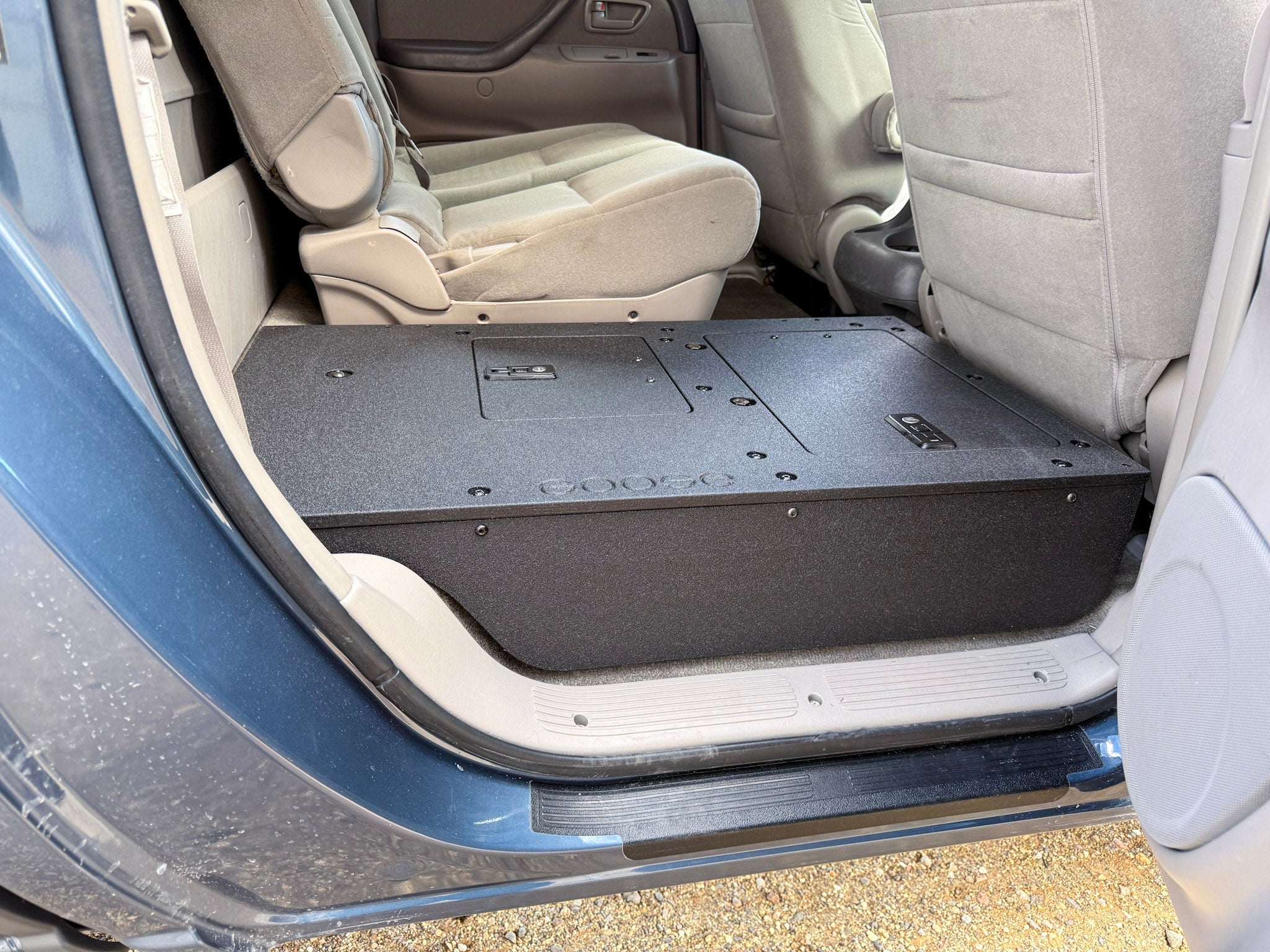 Goose Gear Toyota Tundra - 2000 - 2006 1st Gen - Double Cab - Second Row Seat Delete Plate System