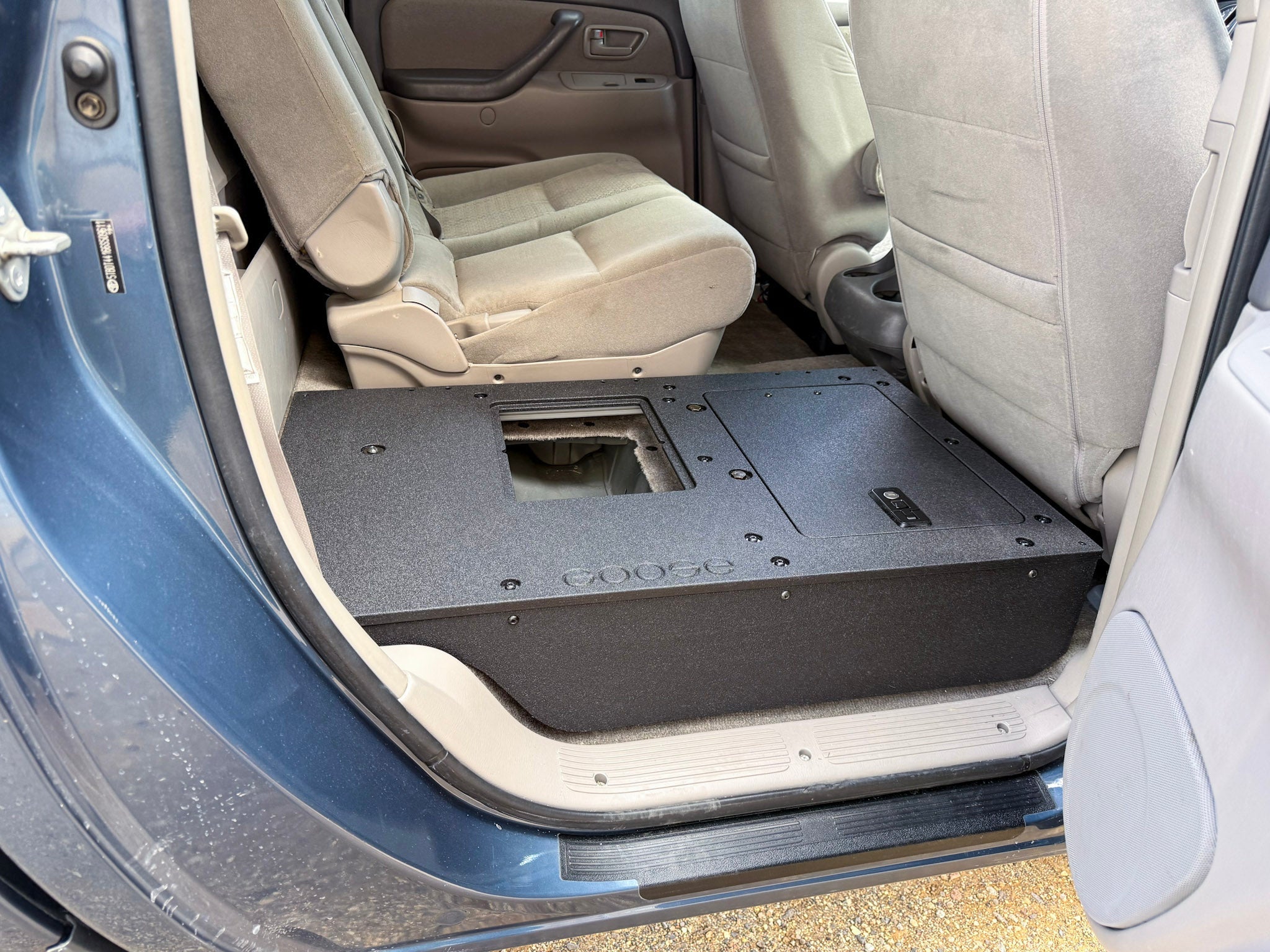 Goose Gear Toyota Tundra - 2000 - 2006 1st Gen - Double Cab - Second Row Seat Delete Plate System