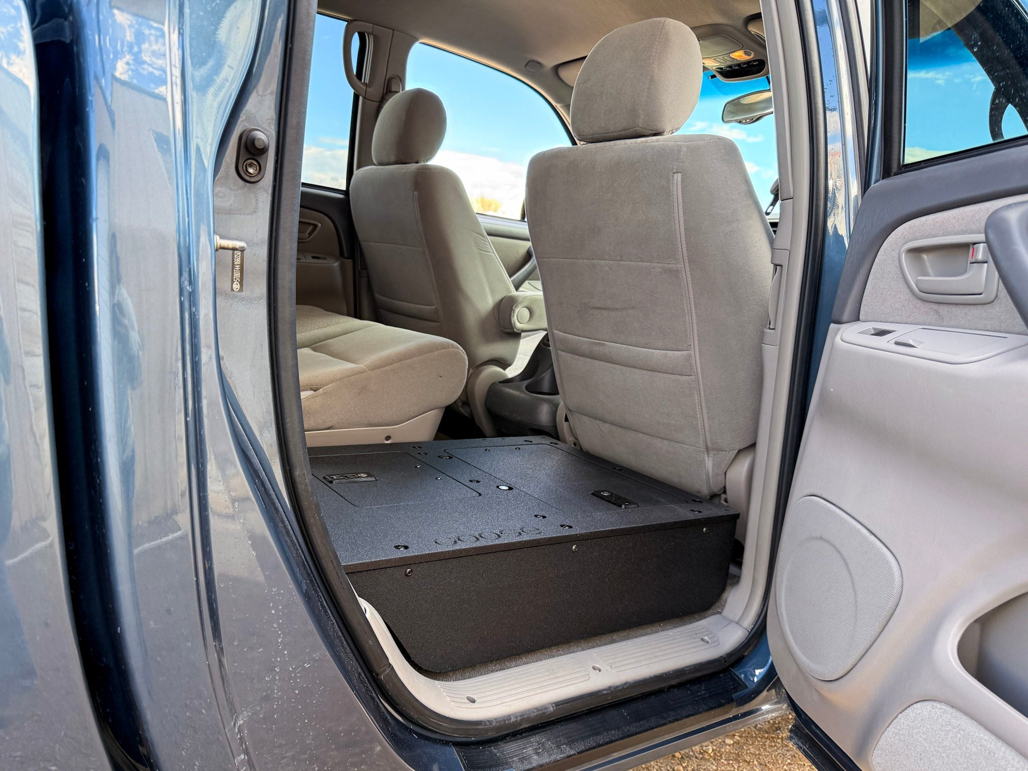 Goose Gear Toyota Tundra - 2000 - 2006 1st Gen - Double Cab - Second Row Seat Delete Plate System