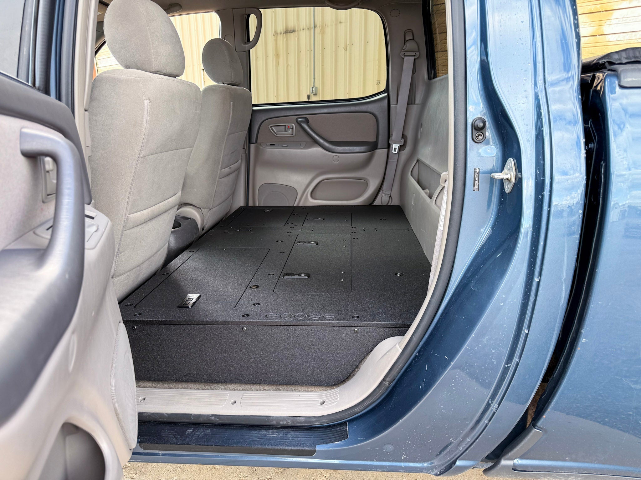 Goose Gear Toyota Tundra - 2000 - 2006 1st Gen - Double Cab - Second Row Seat Delete Plate System