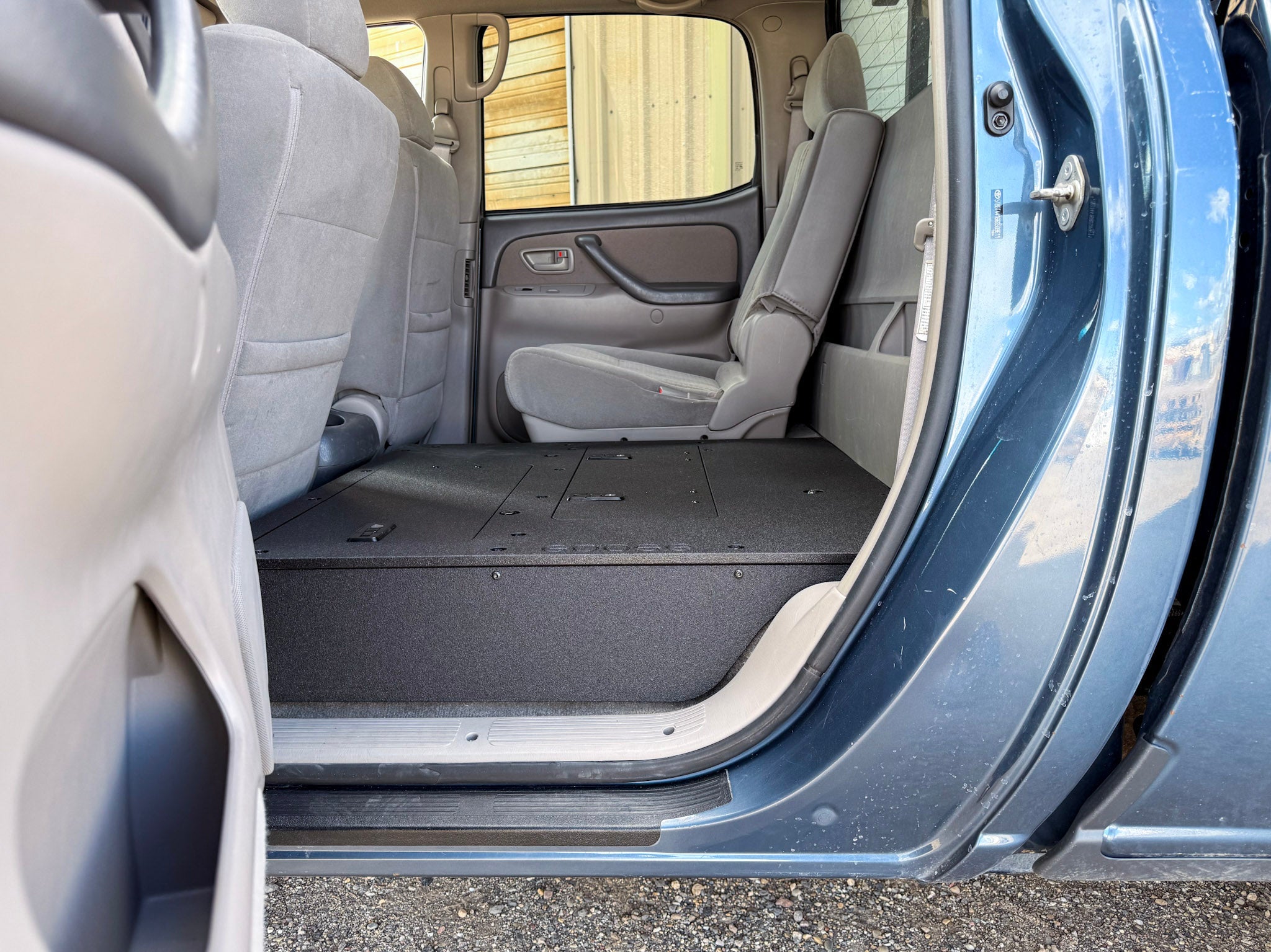 Goose Gear Toyota Tundra - 2000 - 2006 1st Gen - Double Cab - Second Row Seat Delete Plate System