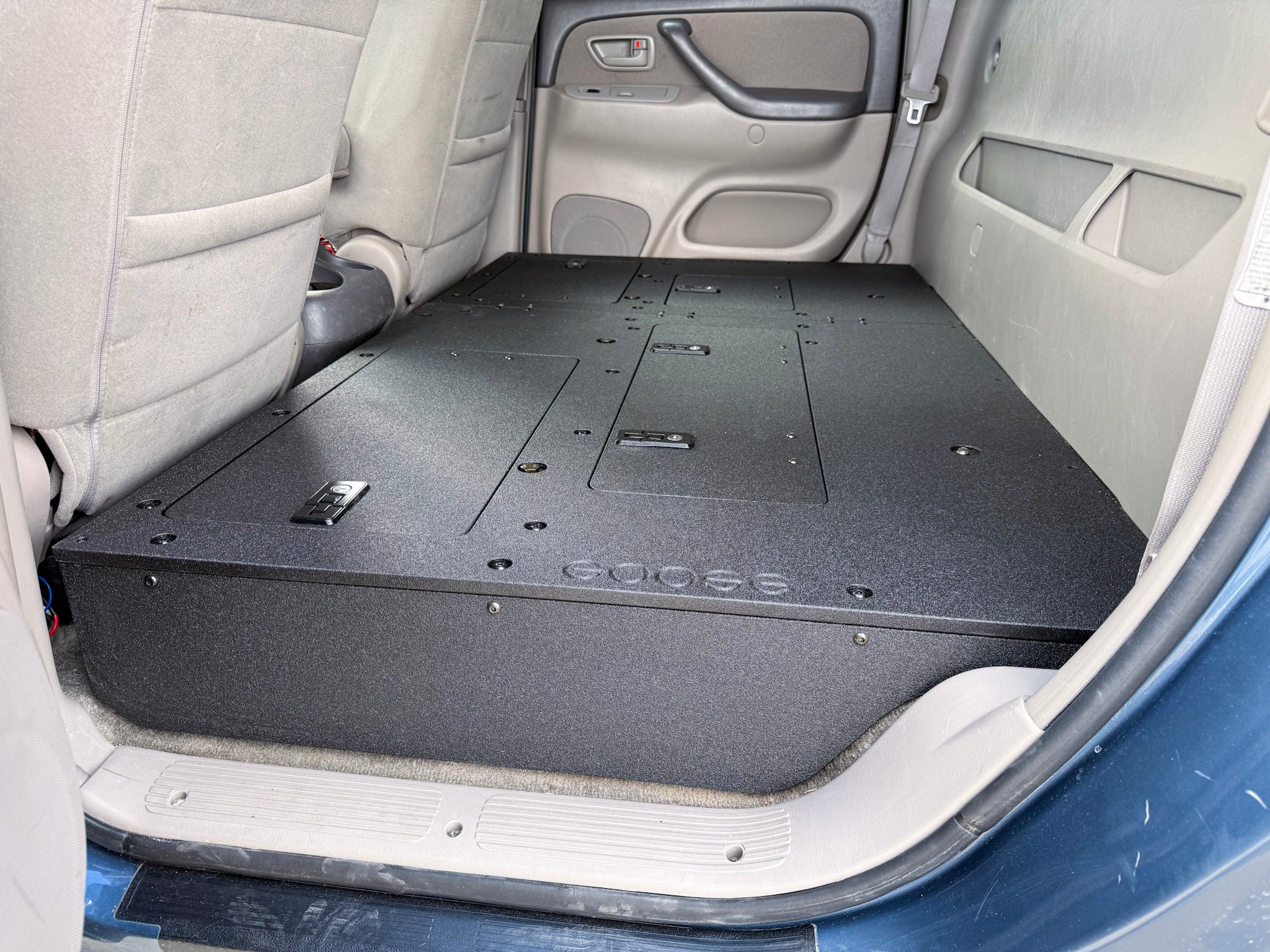 Goose Gear Toyota Tundra - 2000 - 2006 1st Gen - Double Cab - Second Row Seat Delete Plate System