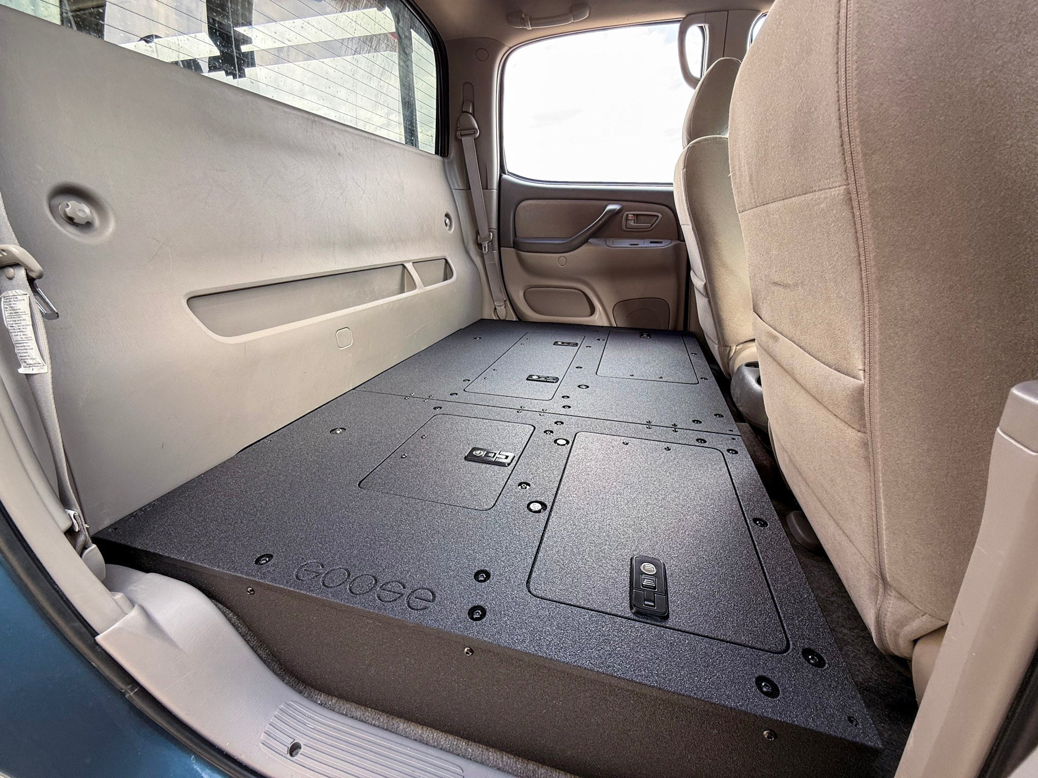 Goose Gear Toyota Tundra - 2000 - 2006 1st Gen - Double Cab - Second Row Seat Delete Plate System