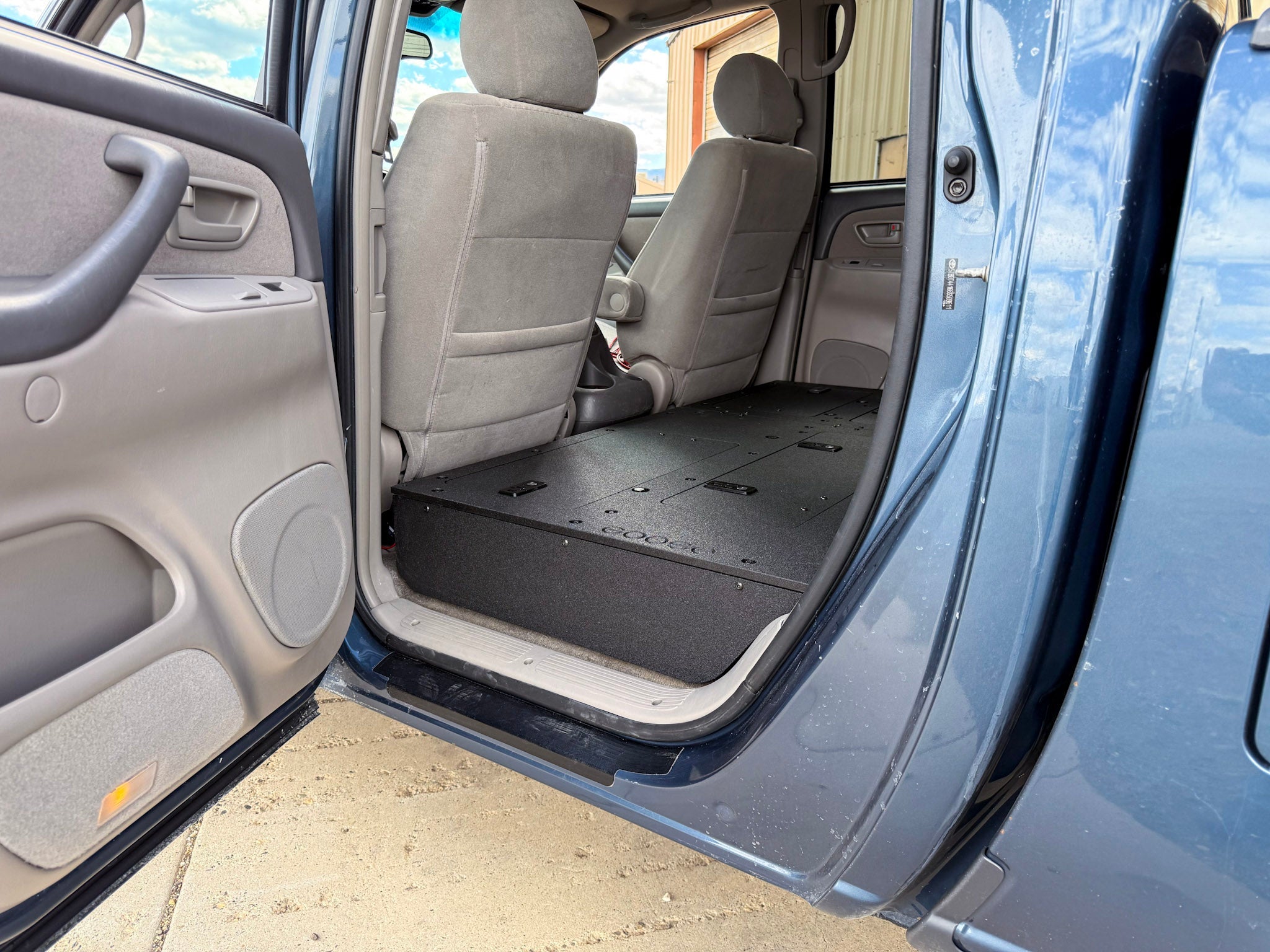 Goose Gear Toyota Tundra - 2000 - 2006 1st Gen - Double Cab - Second Row Seat Delete Plate System