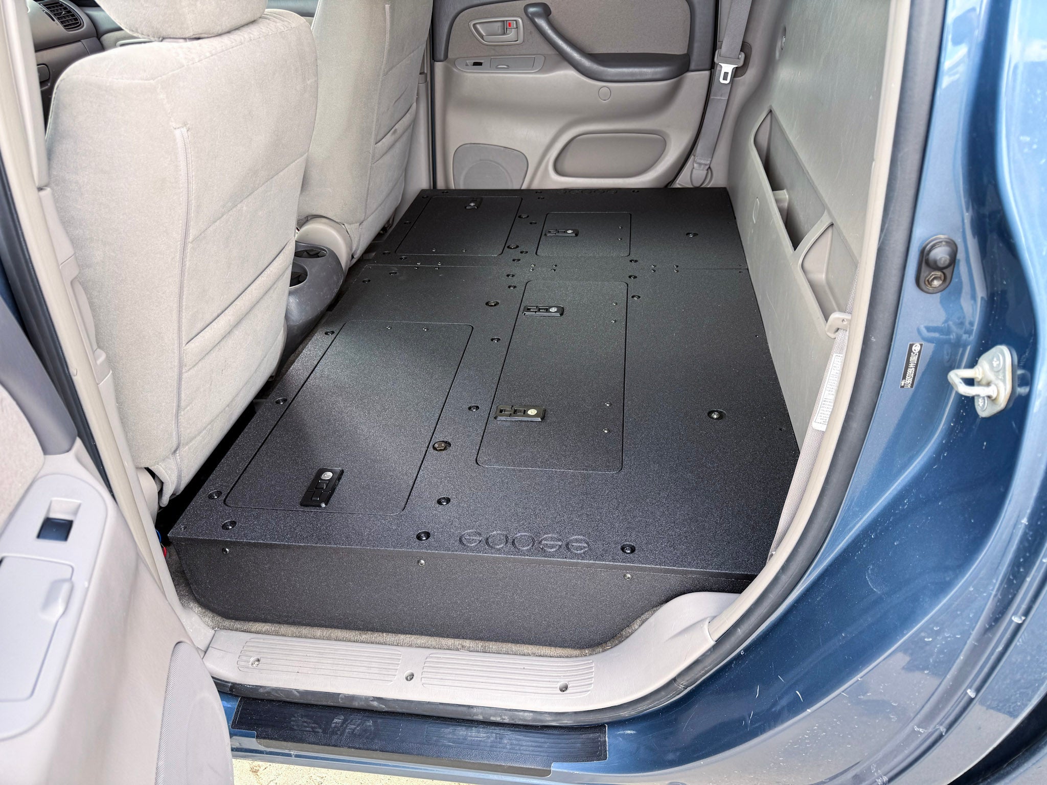 Goose Gear Toyota Tundra - 2000 - 2006 1st Gen - Double Cab - Second Row Seat Delete Plate System