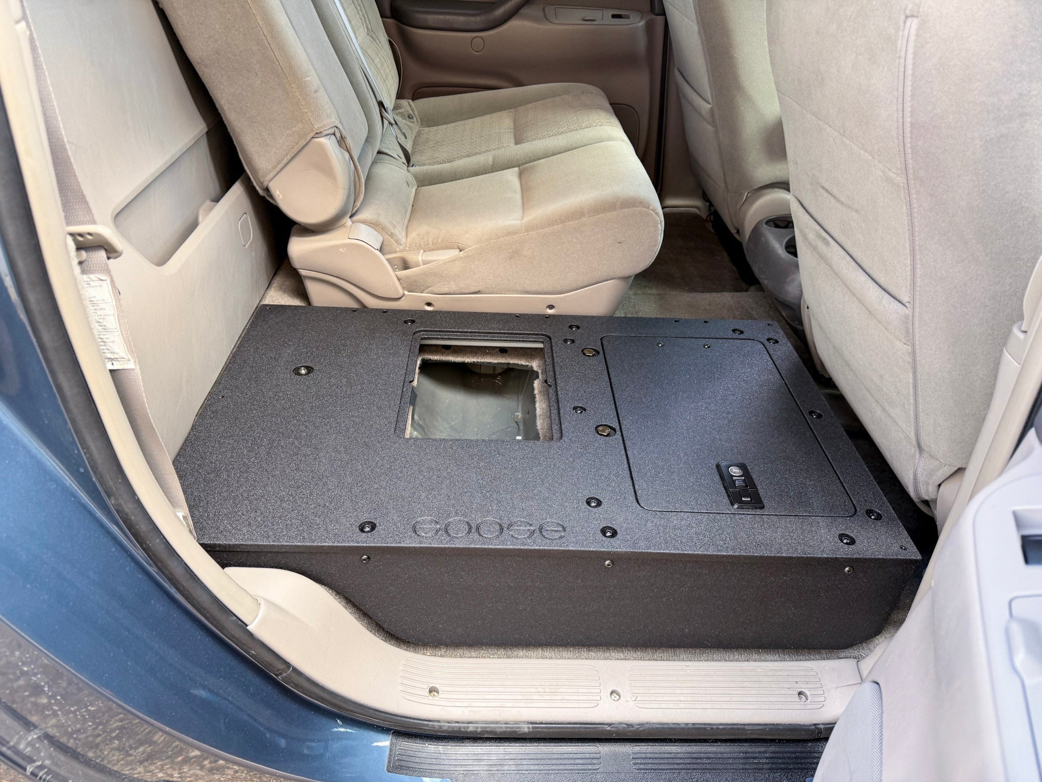 Goose Gear Toyota Tundra - 2000 - 2006 1st Gen - Double Cab - Second Row Seat Delete Plate System