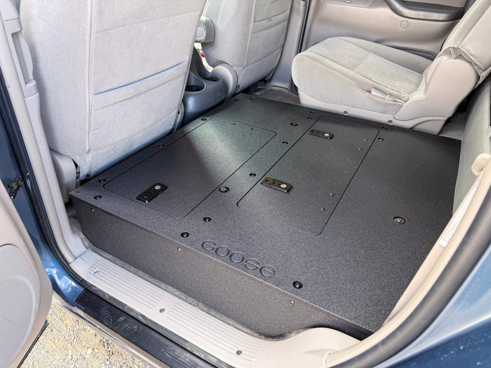 Goose Gear Toyota Tundra - 2000 - 2006 1st Gen - Double Cab - Second Row Seat Delete Plate System