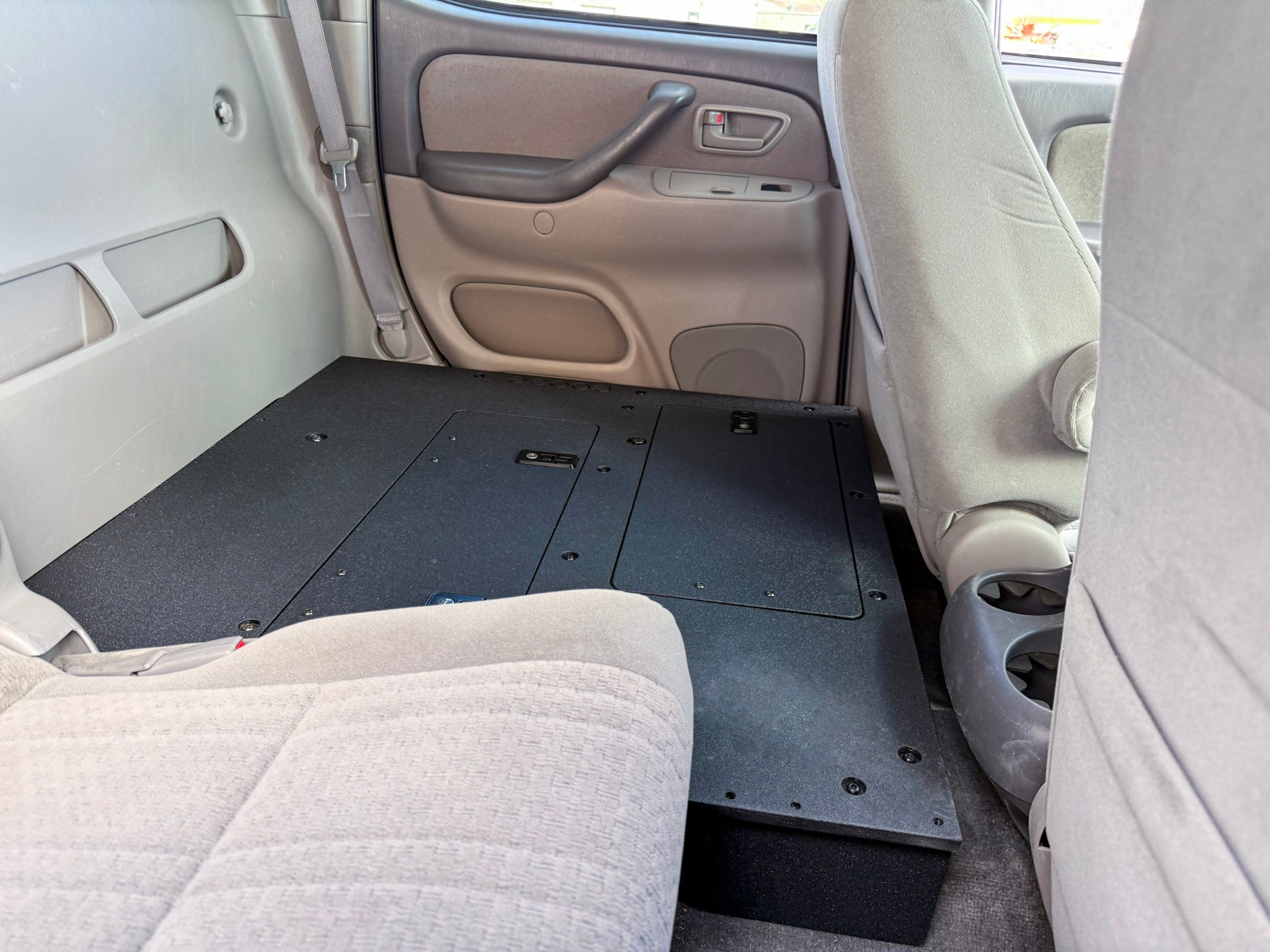 Goose Gear Toyota Tundra - 2000 - 2006 1st Gen - Double Cab - Second Row Seat Delete Plate System