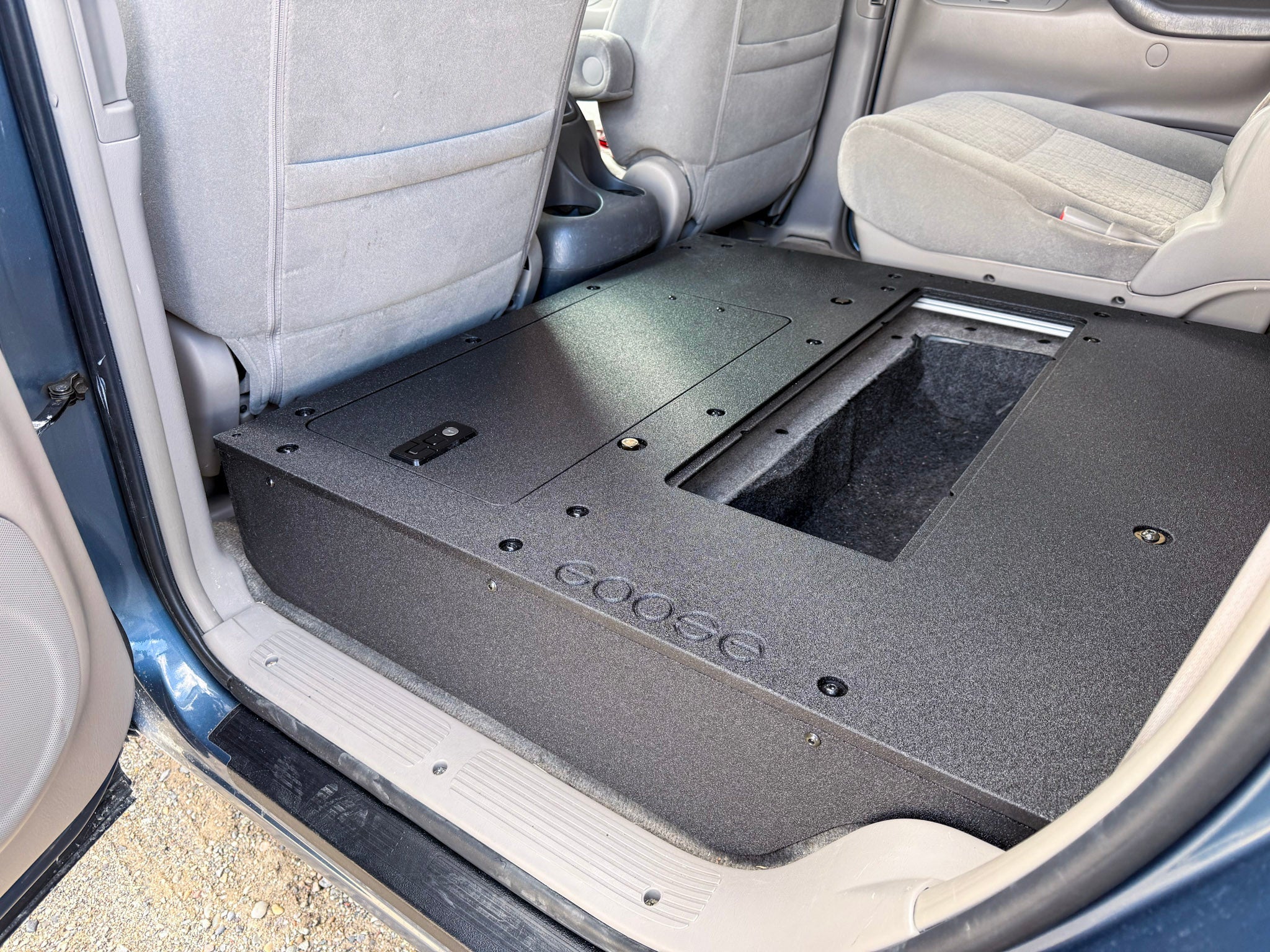 Goose Gear Toyota Tundra - 2000 - 2006 1st Gen - Double Cab - Second Row Seat Delete Plate System
