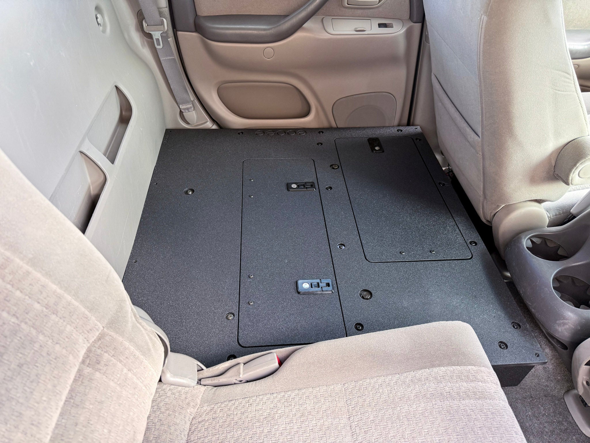 Goose Gear Toyota Tundra - 2000 - 2006 1st Gen - Double Cab - Second Row Seat Delete Plate System