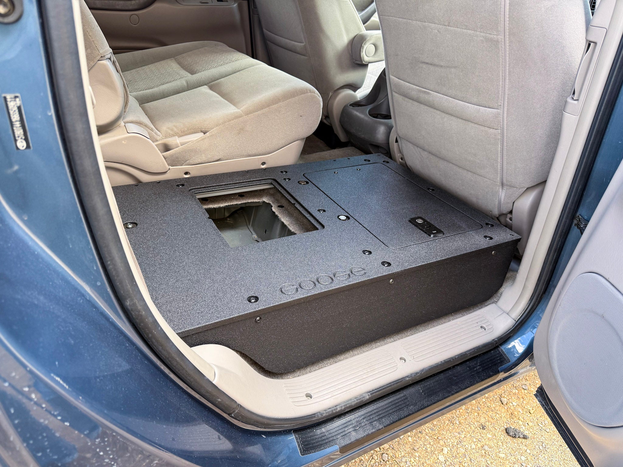 Goose Gear Toyota Tundra - 2000 - 2006 1st Gen - Double Cab - Second Row Seat Delete Plate System