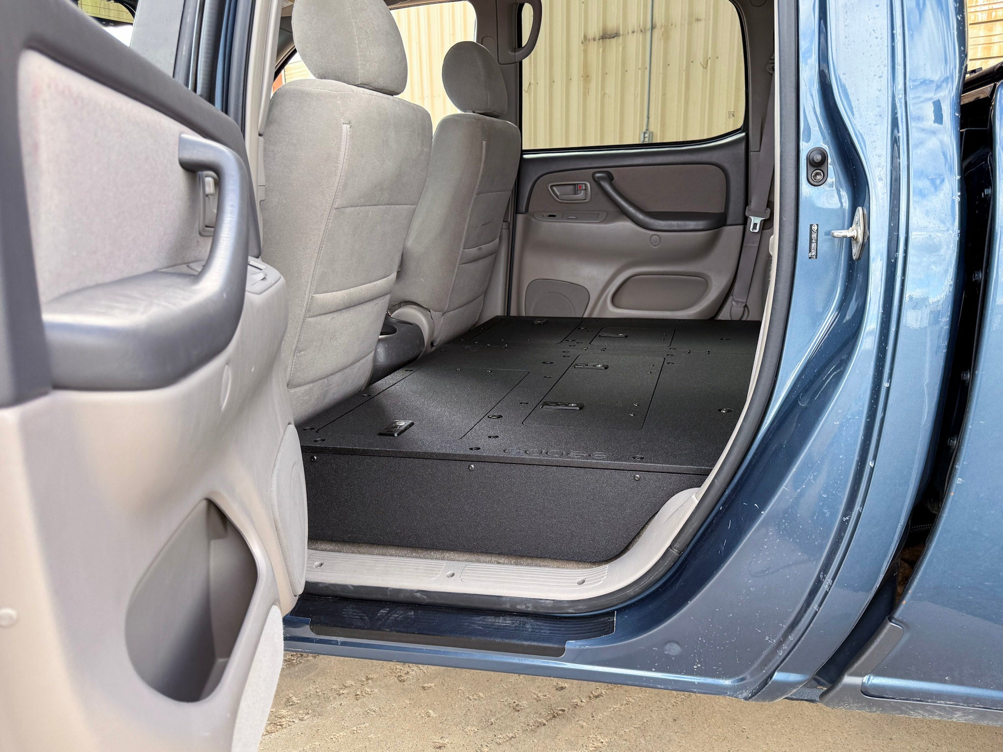 Goose Gear Toyota Tundra - 2000 - 2006 1st Gen - Double Cab - Second Row Seat Delete Plate System