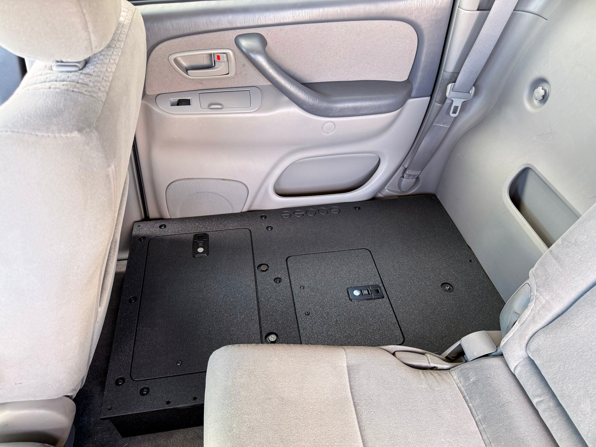 Goose Gear Toyota Tundra - 2000 - 2006 1st Gen - Double Cab - Second Row Seat Delete Plate System