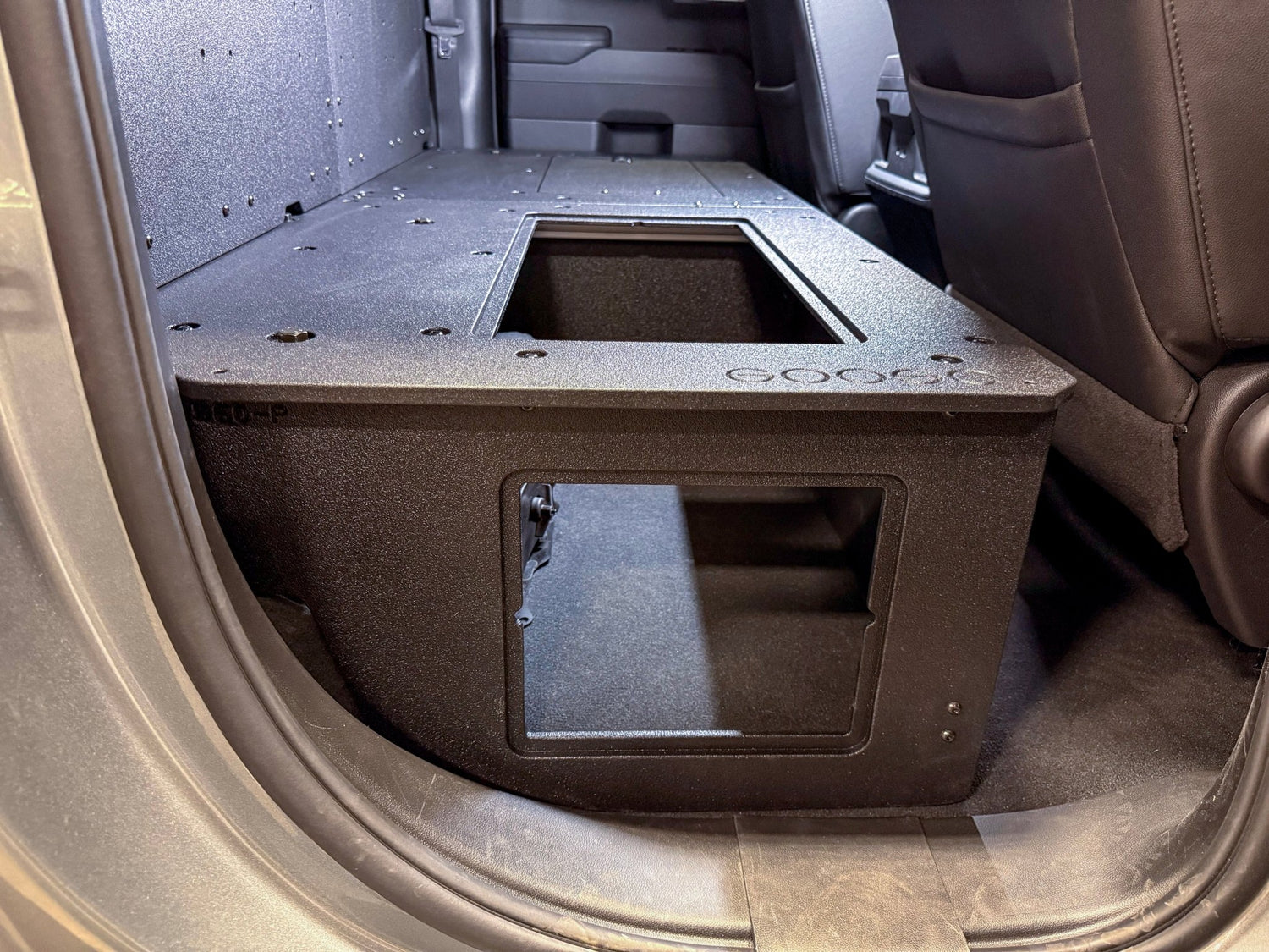 Goose Gear CHEVROLET - SILVERADO - 2019 - PRESENT - 4TH GEN - DOUBLE CAB - EXPLORE SERIES - SECOND ROW DELETE PLATE SYSTEM - 100%