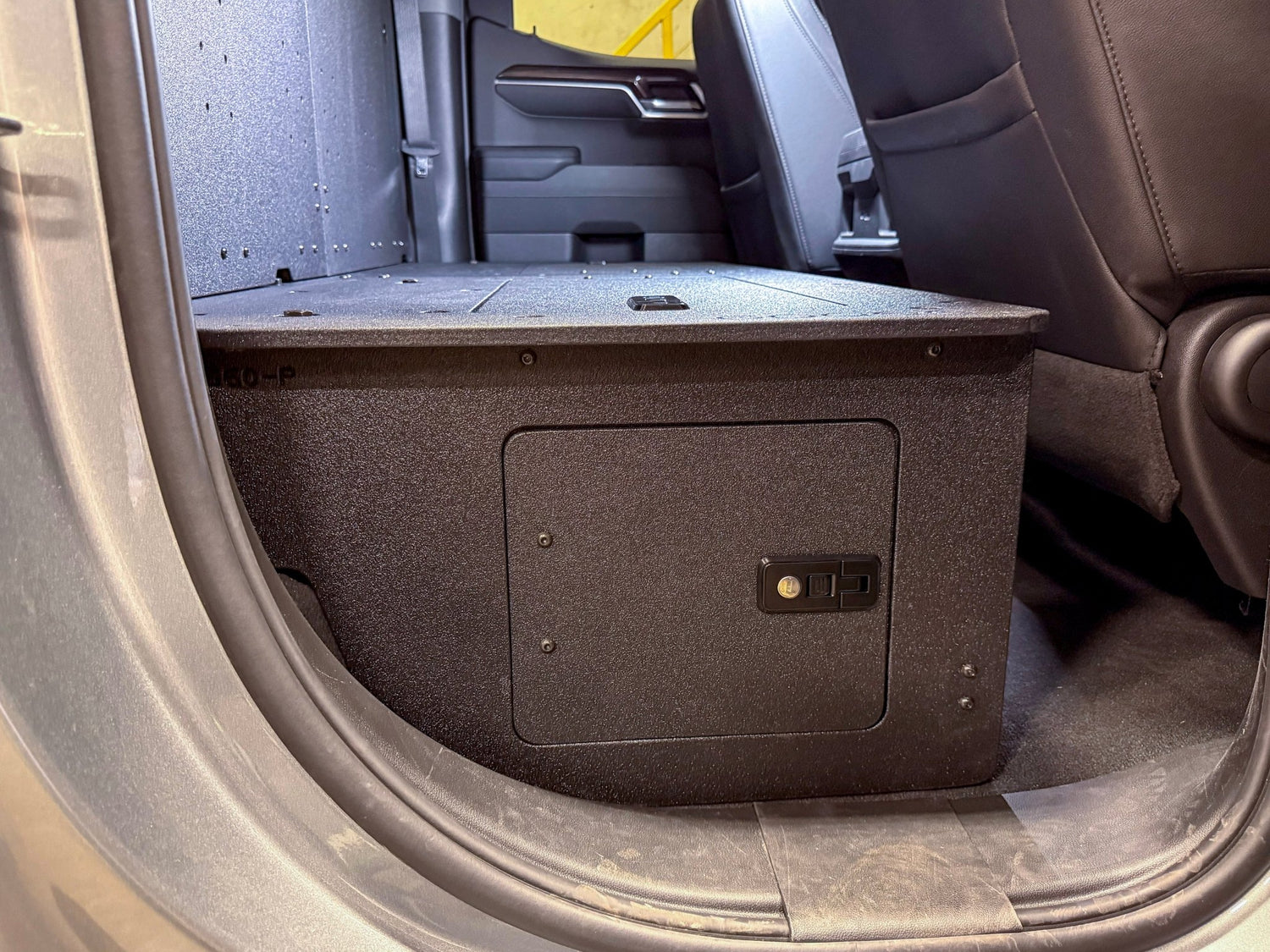 Goose Gear CHEVROLET - SILVERADO - 2019 - PRESENT - 4TH GEN - DOUBLE CAB - EXPLORE SERIES - SECOND ROW DELETE PLATE SYSTEM - 100%