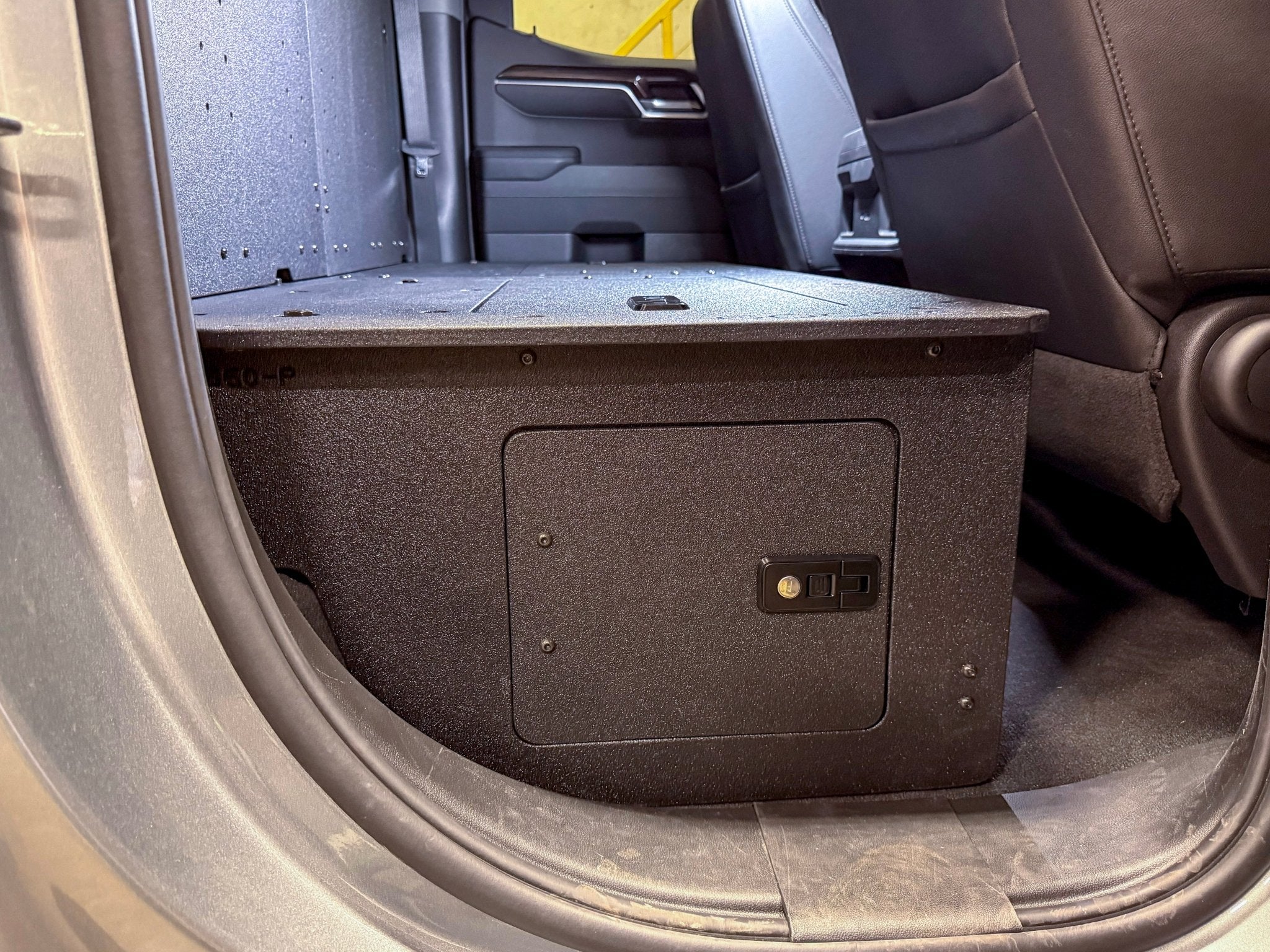 Goose Gear CHEVROLET - SILVERADO - 2019 - PRESENT - 4TH GEN - DOUBLE CAB - EXPLORE SERIES - SECOND ROW DELETE PLATE SYSTEM - 100%