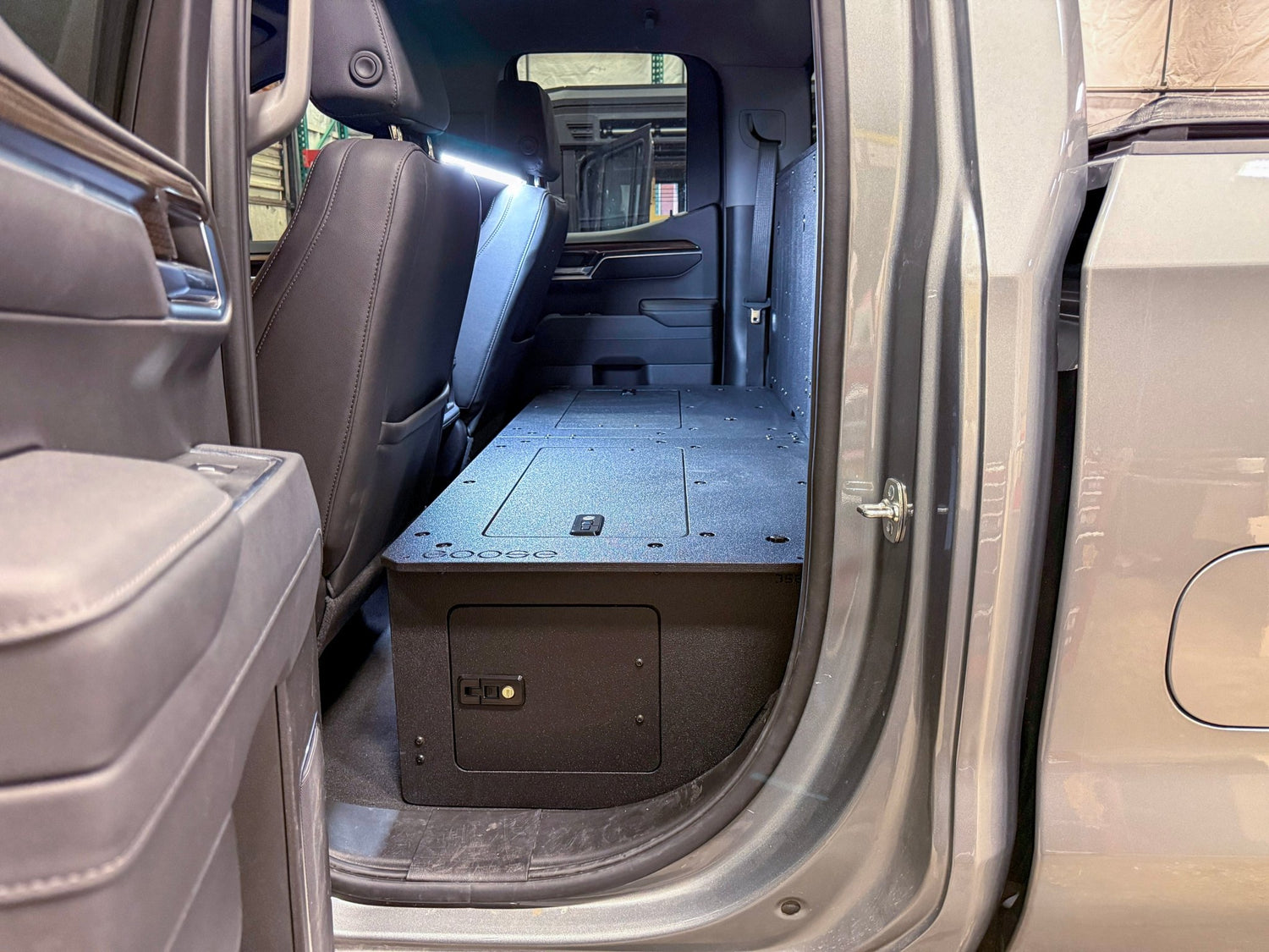 Goose Gear CHEVROLET - SILVERADO - 2019 - PRESENT - 4TH GEN - DOUBLE CAB - EXPLORE SERIES - SECOND ROW DELETE PLATE SYSTEM - 100%
