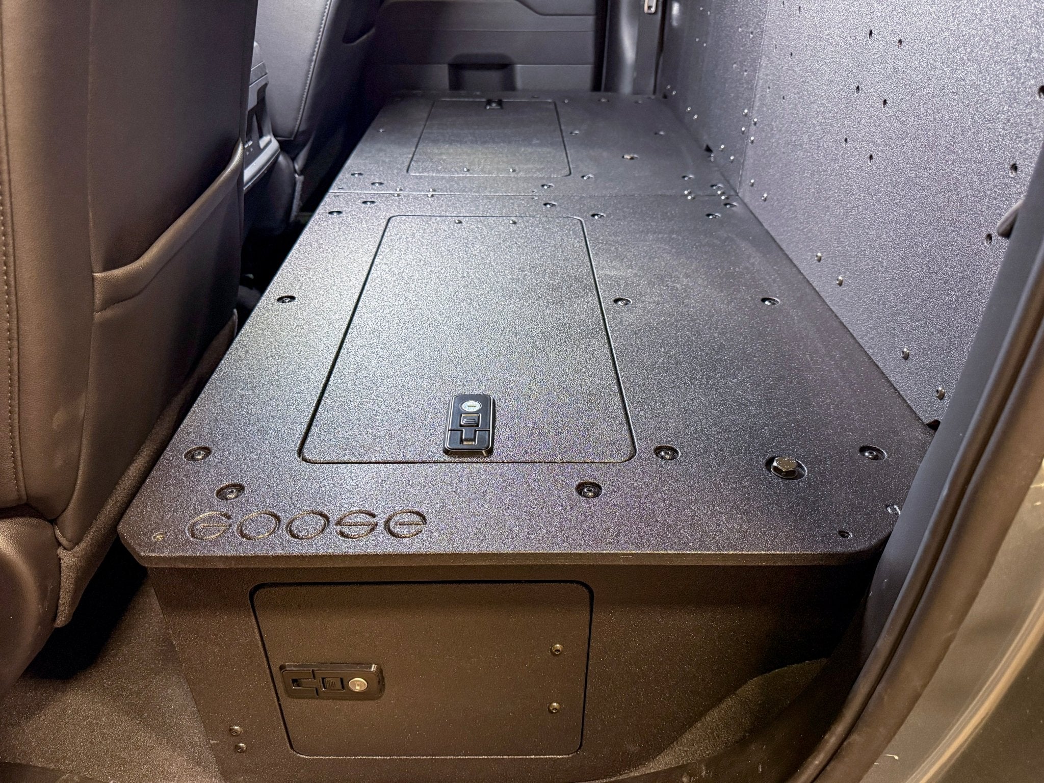 Goose Gear CHEVROLET - SILVERADO - 2019 - PRESENT - 4TH GEN - DOUBLE CAB - EXPLORE SERIES - SECOND ROW DELETE PLATE SYSTEM - 100%