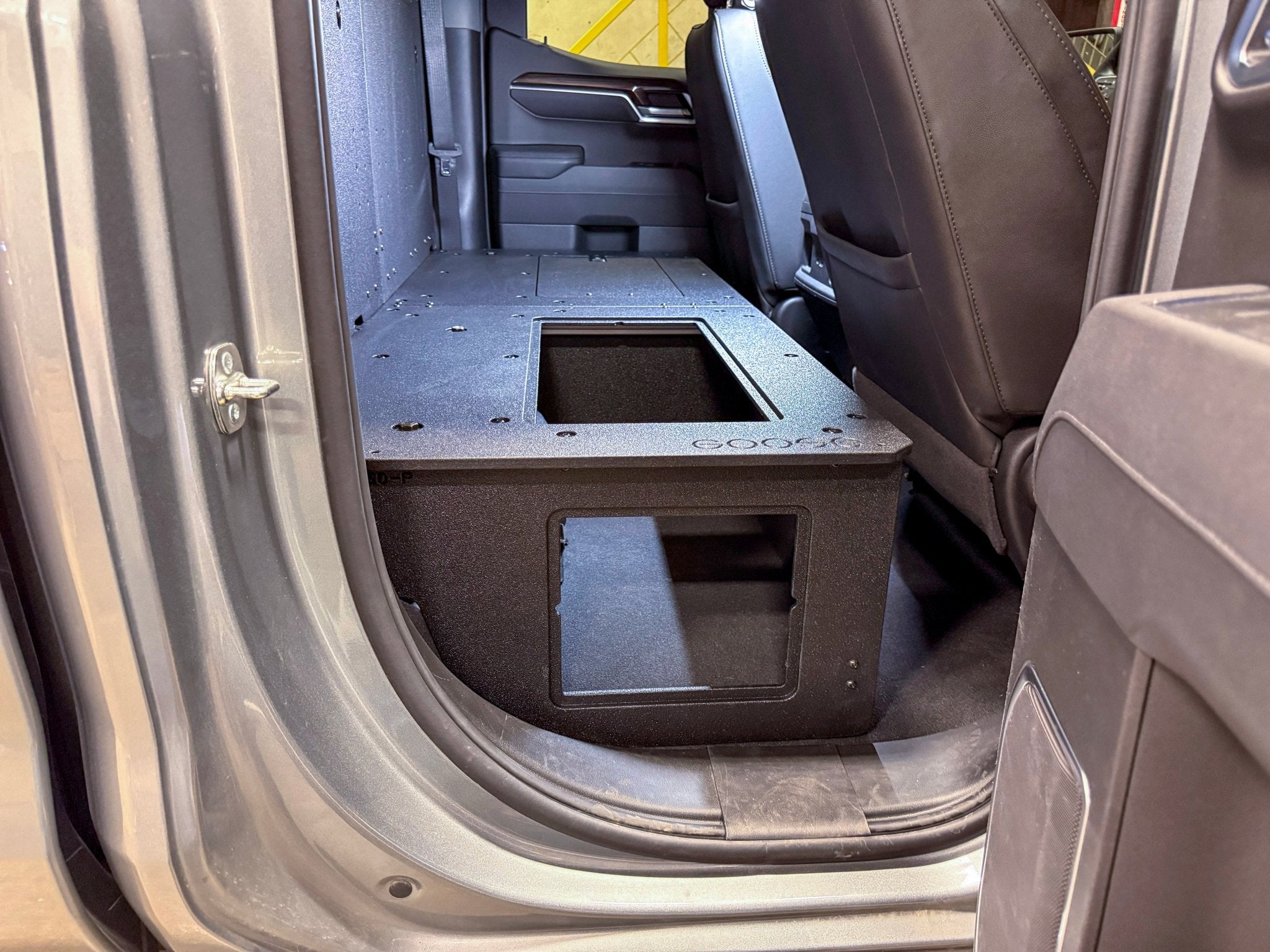 Goose Gear CHEVROLET - SILVERADO - 2019 - PRESENT - 4TH GEN - DOUBLE CAB - EXPLORE SERIES - SECOND ROW DELETE PLATE SYSTEM - 100%
