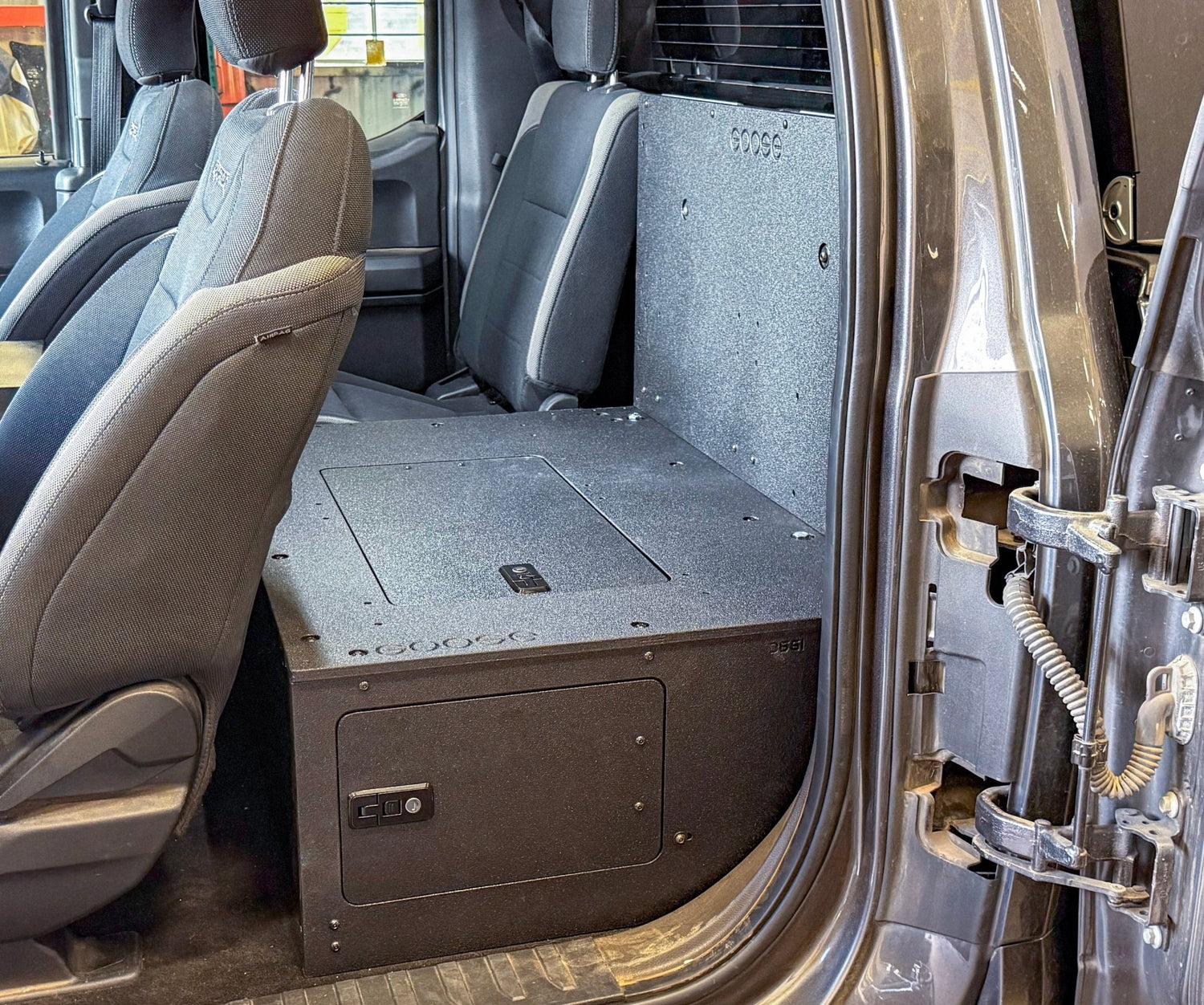 Goose Gear Ford - F - 150 - 2015 - Present - 13th &amp; 14th Gen - Explore Series - SuperCab - Second Row - HIGH Seat Delete Plate System - Without Subwoofer
