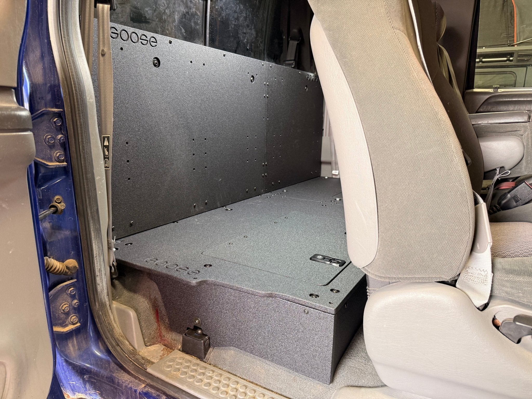 Goose Gear Ford - F250 - 350 - 1999 - 2007 - 1st Gen - Super Cab - Explore Series - Second Row Seat Delete - 100%