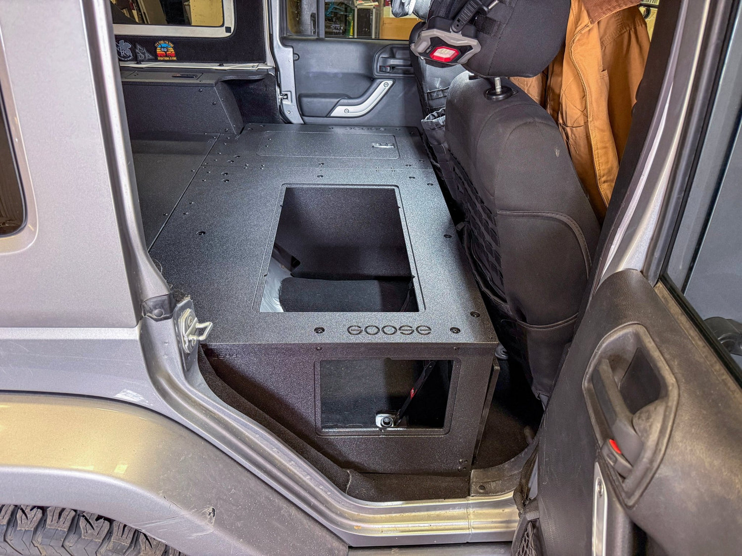 Goose Gear Jeep - Wrangler - 2007 - 2018 - JKU - 4 Door - Explore Series - Seat Delete Plate System - Second Row - Module Based - 8" Module
