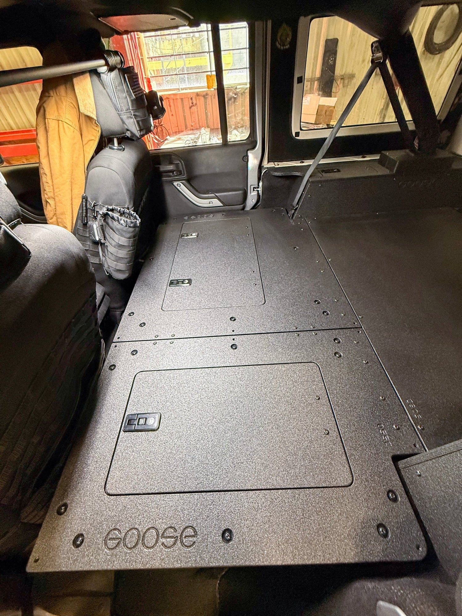 Goose Gear Jeep - Wrangler - 2007 - 2018 - JKU - 4 Door - Explore Series - Seat Delete Plate System - Second Row - Module Based - 8" Module