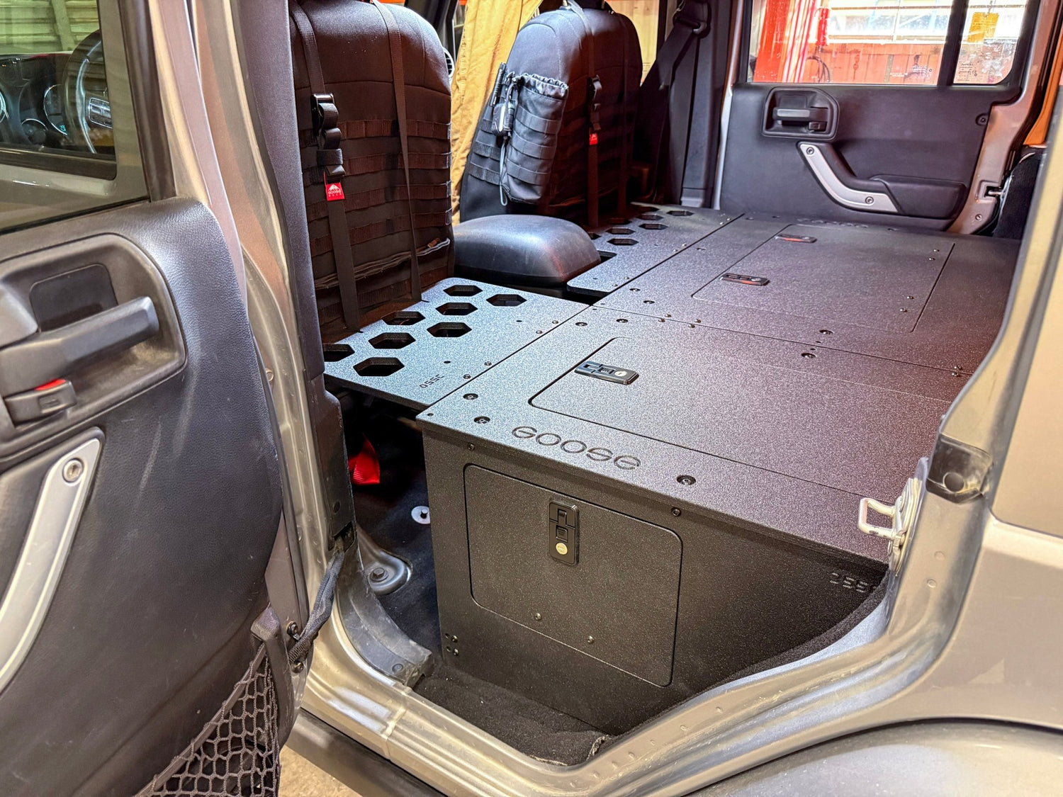 Goose Gear Jeep - Wrangler - 2007 - 2018 - JKU - 4 Door - Explore Series - Seat Delete Plate System - Second Row - Module Based - 8" Module