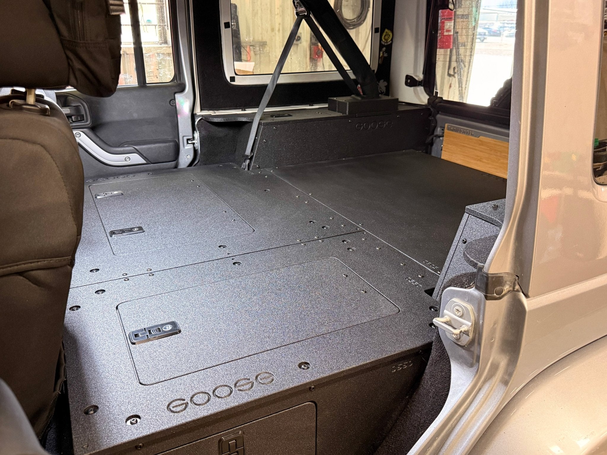 Goose Gear Jeep - Wrangler - 2007 - 2018 - JKU - 4 Door - Explore Series - Seat Delete Plate System - Second Row - Module Based - 8" Module