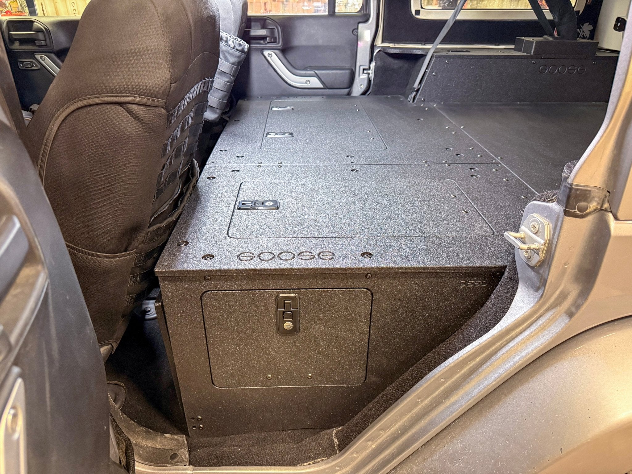 Goose Gear Jeep - Wrangler - 2007 - 2018 - JKU - 4 Door - Explore Series - Seat Delete Plate System - Second Row - Module Based - 8" Module