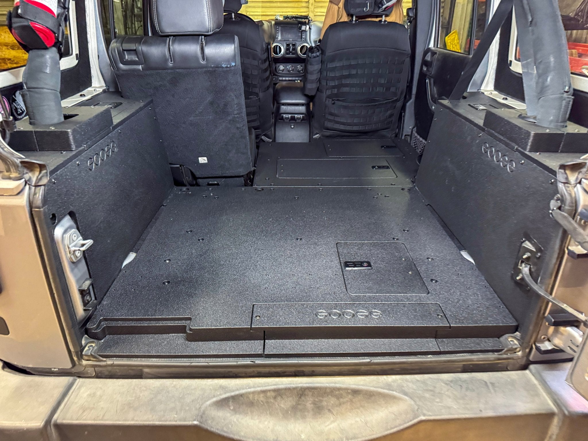 Goose Gear Jeep Wrangler 2007 - 2018 JKU 4 Door - Second Row Seat Delete Plate System - V2