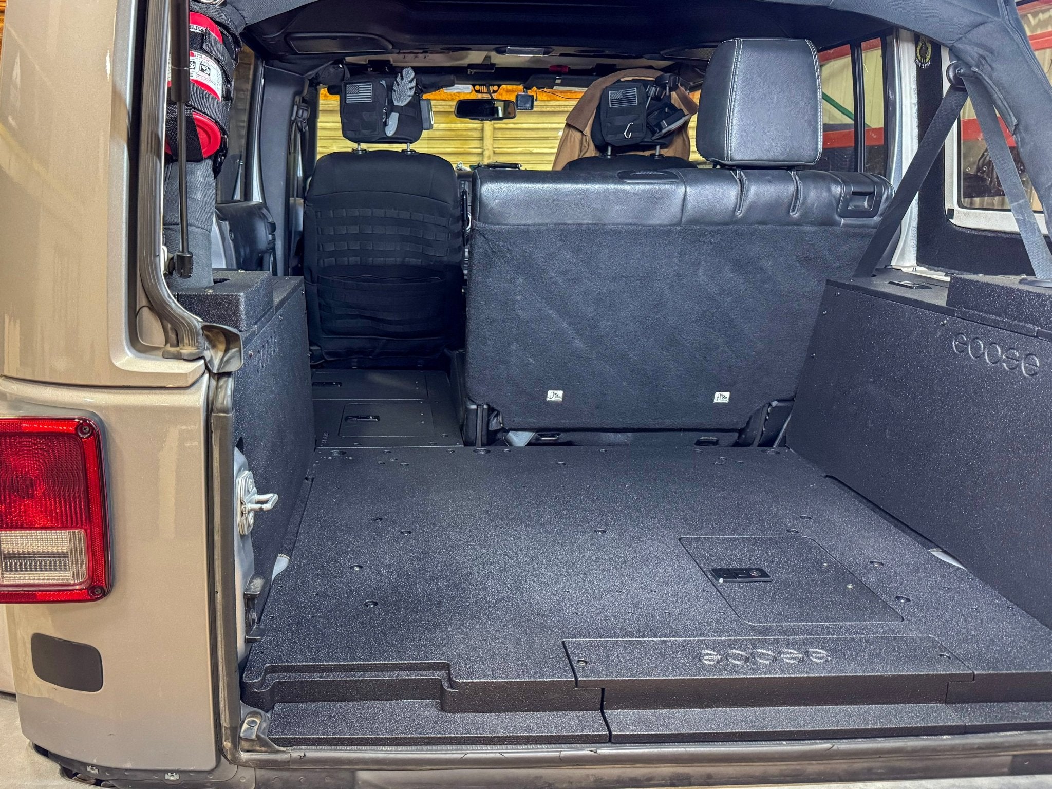 Goose Gear Jeep Wrangler 2007 - 2018 JKU 4 Door - Second Row Seat Delete Plate System - V2