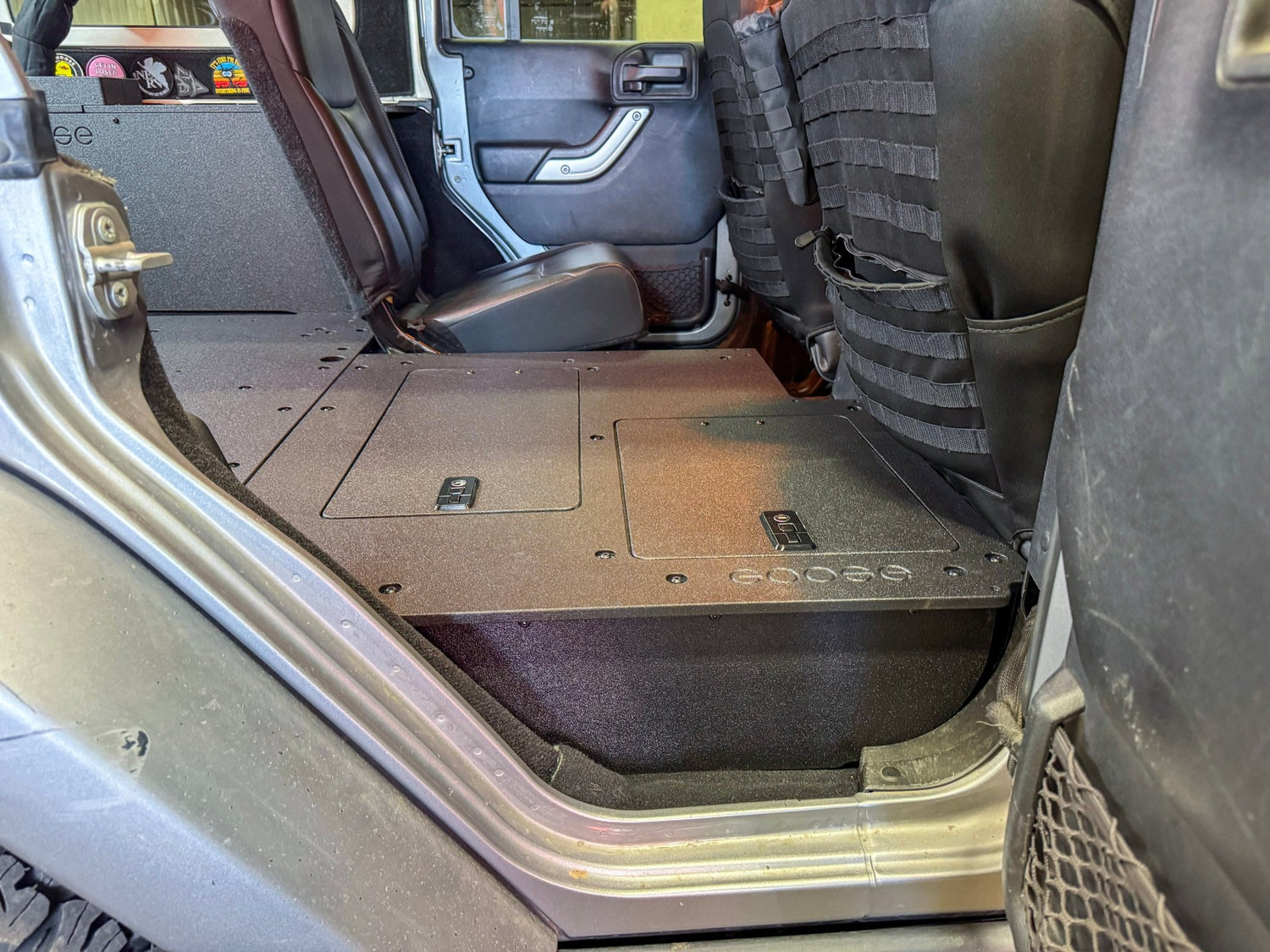 Goose Gear Jeep Wrangler 2007 - 2018 JKU 4 Door - Second Row Seat Delete Plate System - V2
