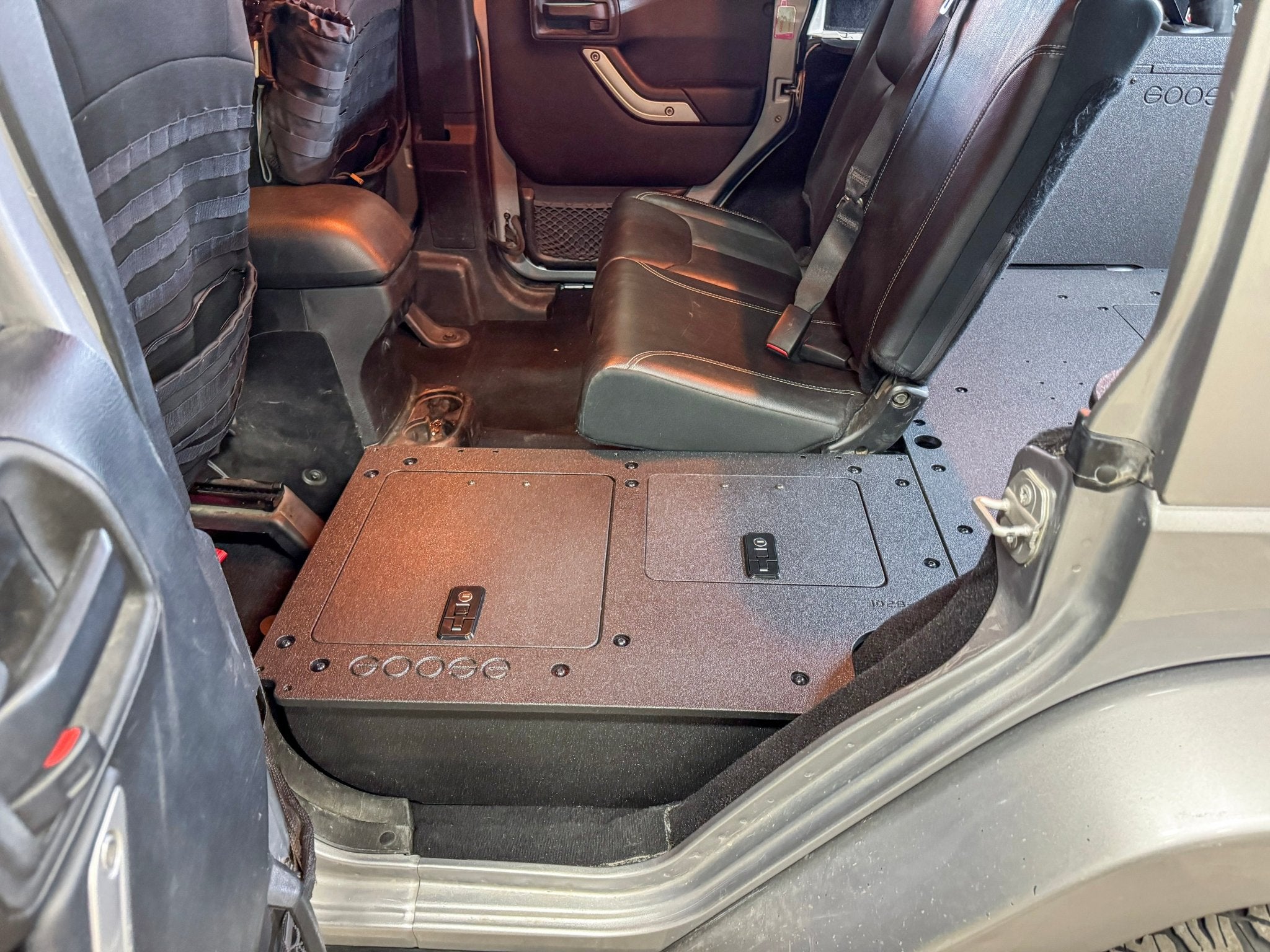 Goose Gear Jeep Wrangler 2007 - 2018 JKU 4 Door - Second Row Seat Delete Plate System - V2