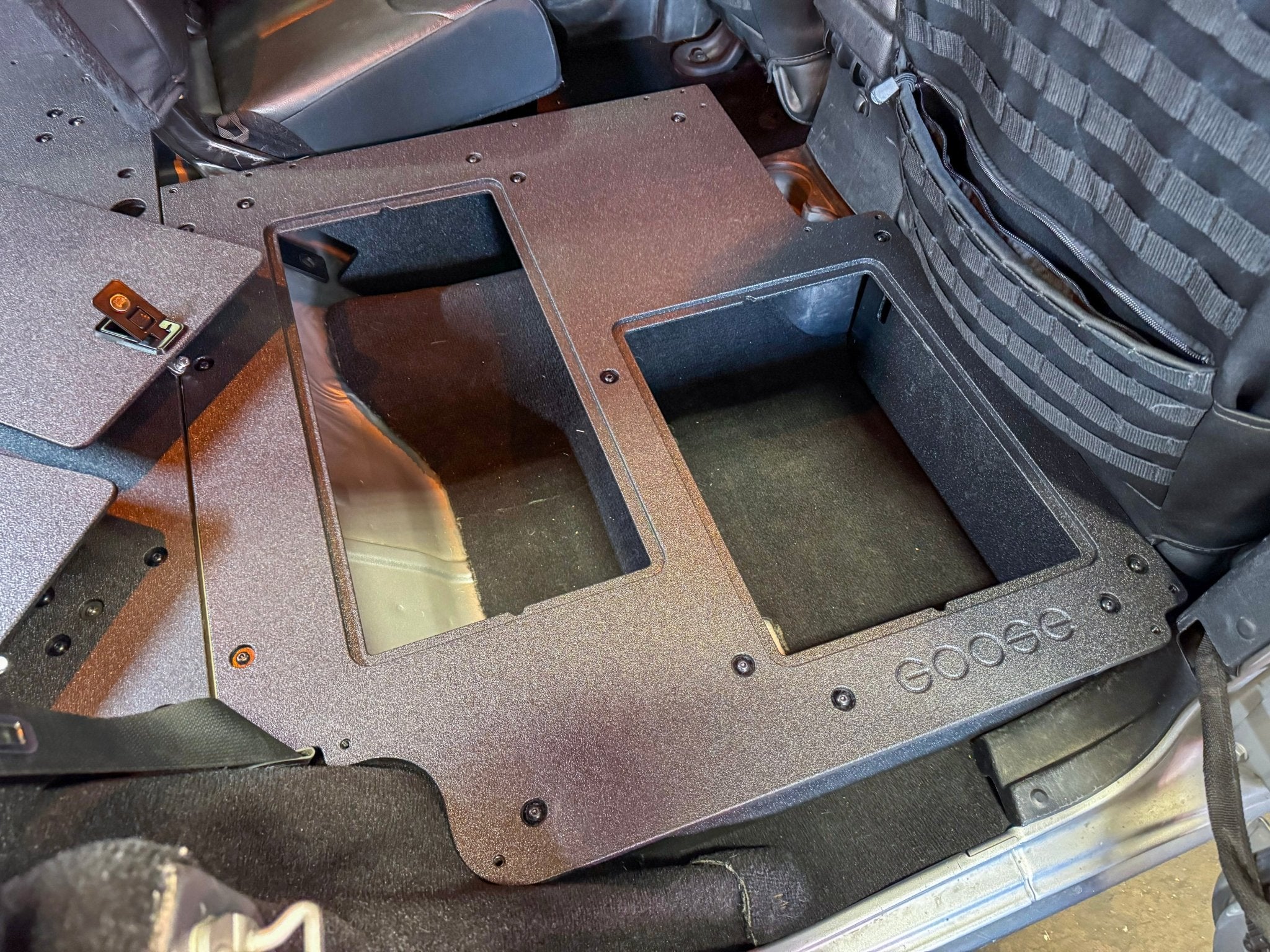 Goose Gear Jeep Wrangler 2007 - 2018 JKU 4 Door - Second Row Seat Delete Plate System - V2