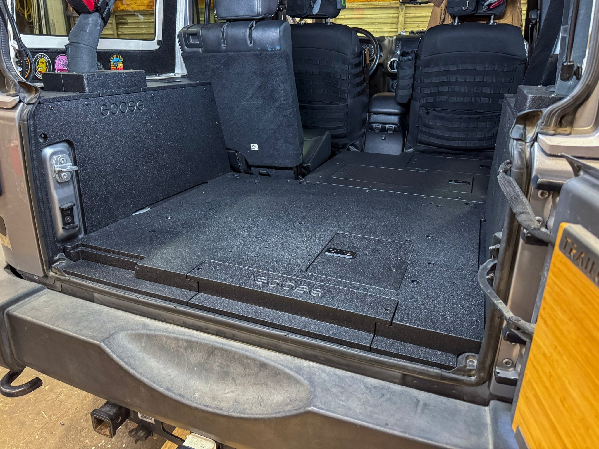Goose Gear Jeep Wrangler 2007 - 2018 JKU 4 Door - Second Row Seat Delete Plate System - V2