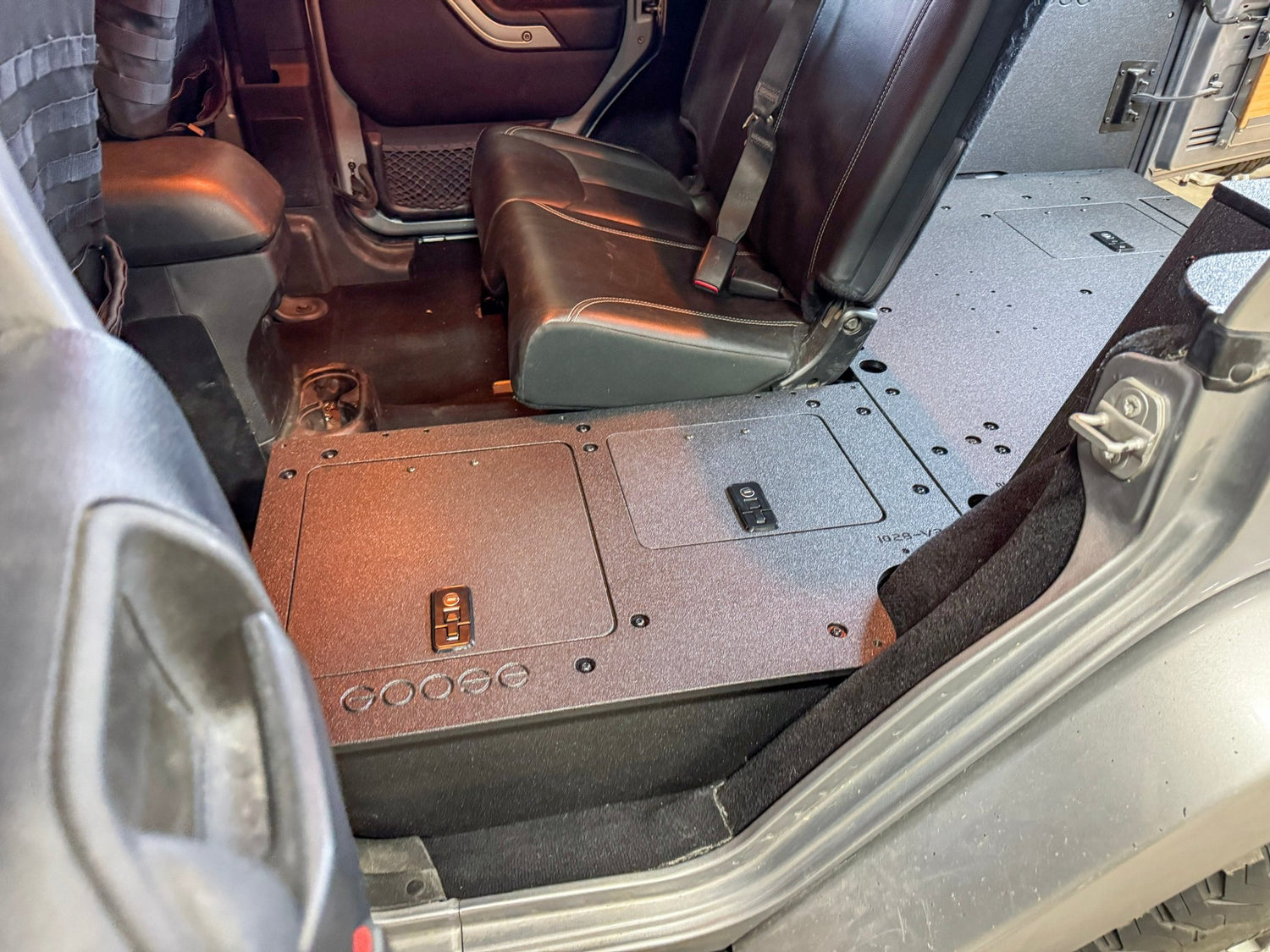 Goose Gear Jeep Wrangler 2007 - 2018 JKU 4 Door - Second Row Seat Delete Plate System - V2