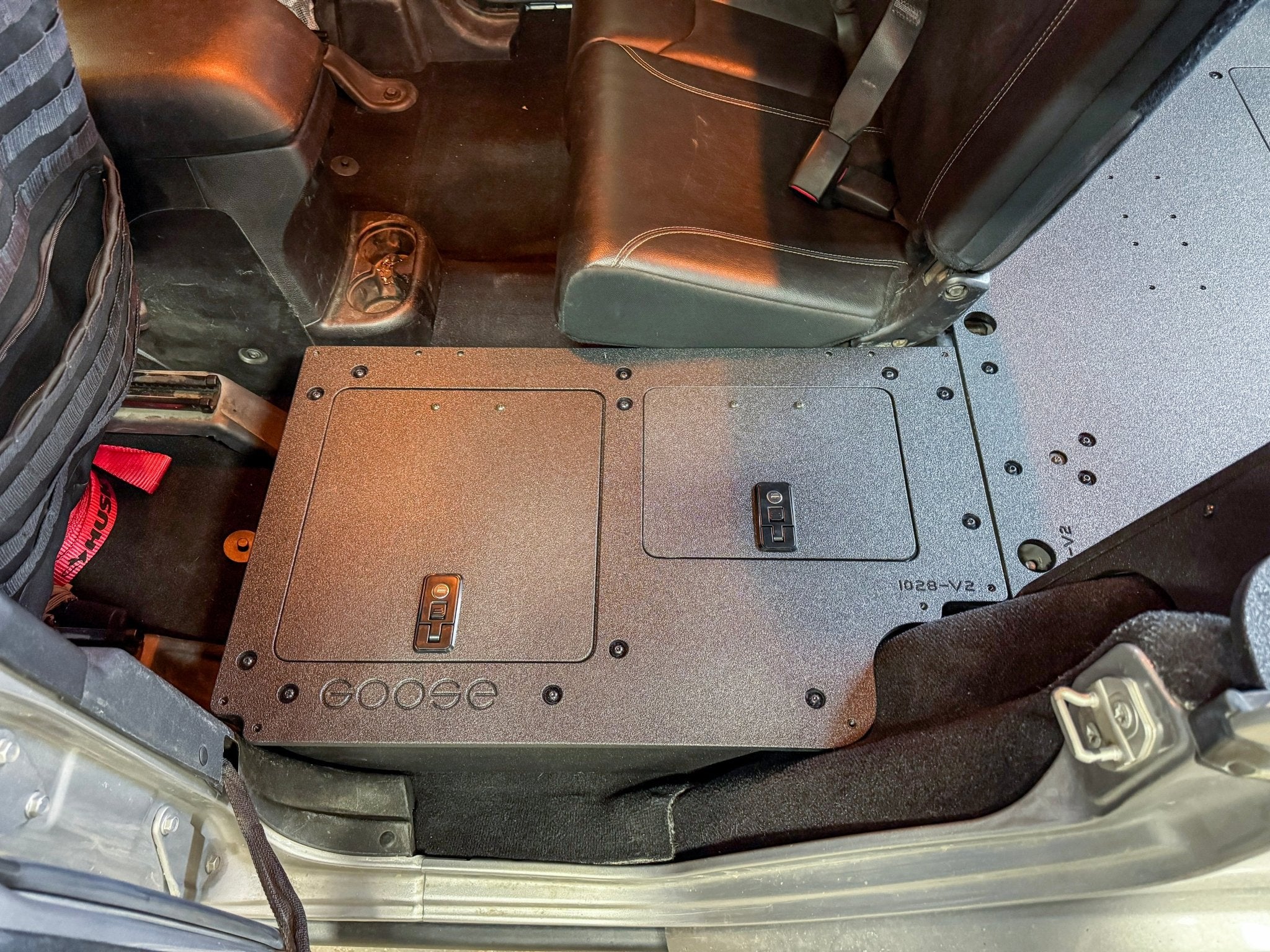 Goose Gear Jeep Wrangler 2007 - 2018 JKU 4 Door - Second Row Seat Delete Plate System - V2