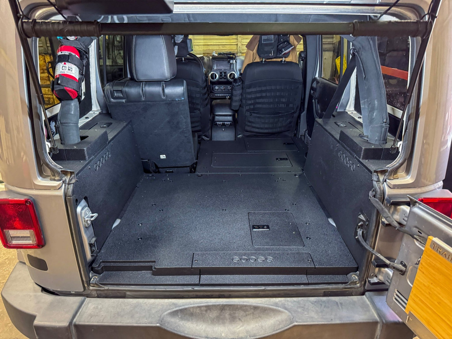 Goose Gear Jeep Wrangler 2007 - 2018 JKU 4 Door - Second Row Seat Delete Plate System - V2