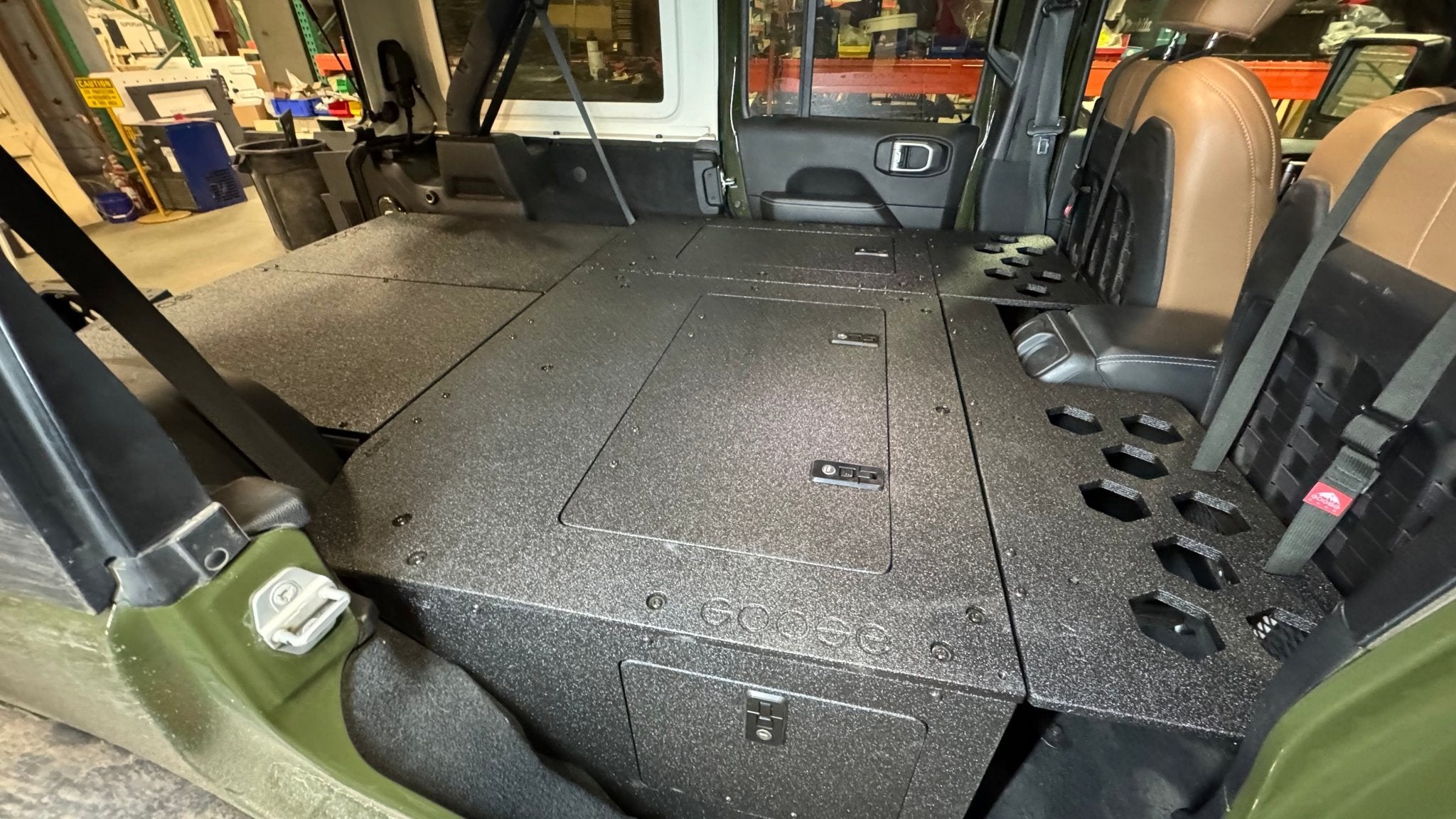 Goose Gear Jeep Wrangler 2018 - Present JLU 4 Door - Second Row Seat Delete Plate System - 8&quot; or 10&quot; Module Based
