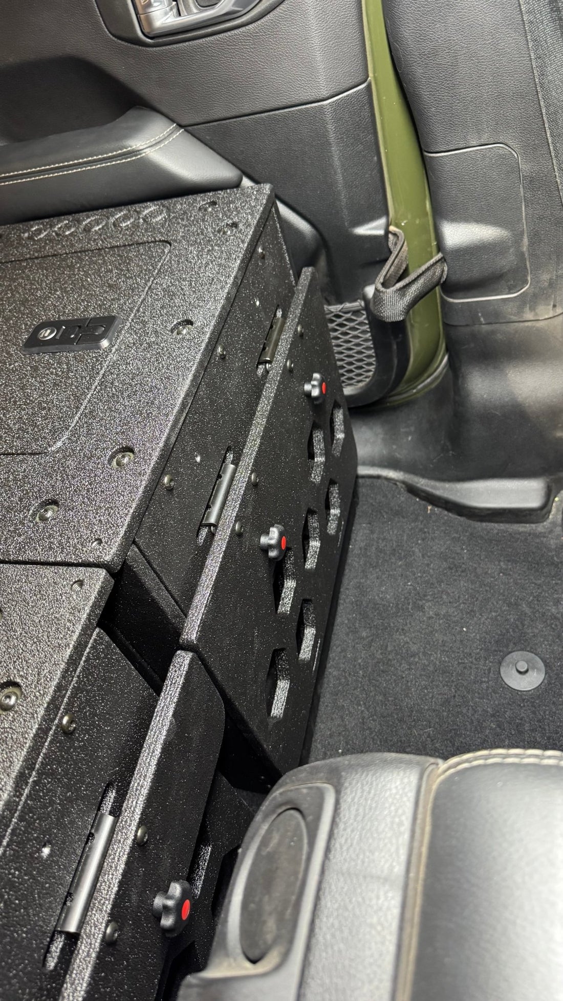 Goose Gear Jeep Wrangler 2018 - Present JLU 4 Door - Second Row Seat Delete Plate System - 8&quot; or 10&quot; Module Based