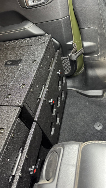 Goose Gear Jeep Wrangler 2018 - Present JLU 4 Door - Second Row Seat Delete Plate System - 8&quot; or 10&quot; Module Based