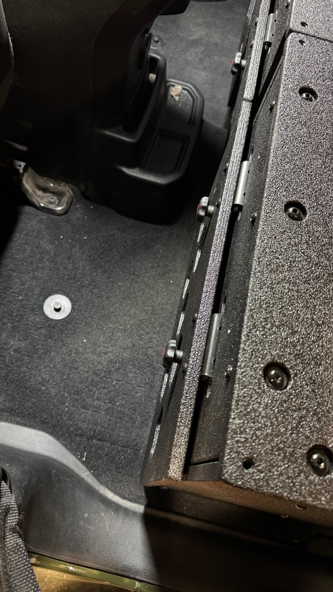 Goose Gear Jeep Wrangler 2018 - Present JLU 4 Door - Second Row Seat Delete Plate System - 8&quot; or 10&quot; Module Based