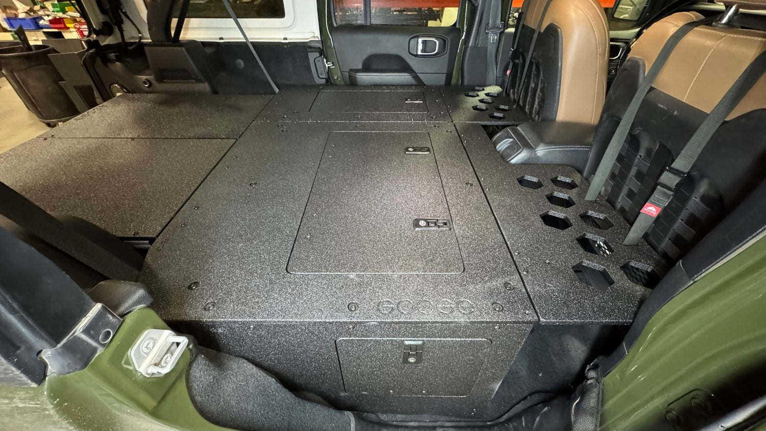 Goose Gear Jeep Wrangler 2018 - Present JLU 4 Door - Second Row Seat Delete Plate System - 8&quot; or 10&quot; Module Based