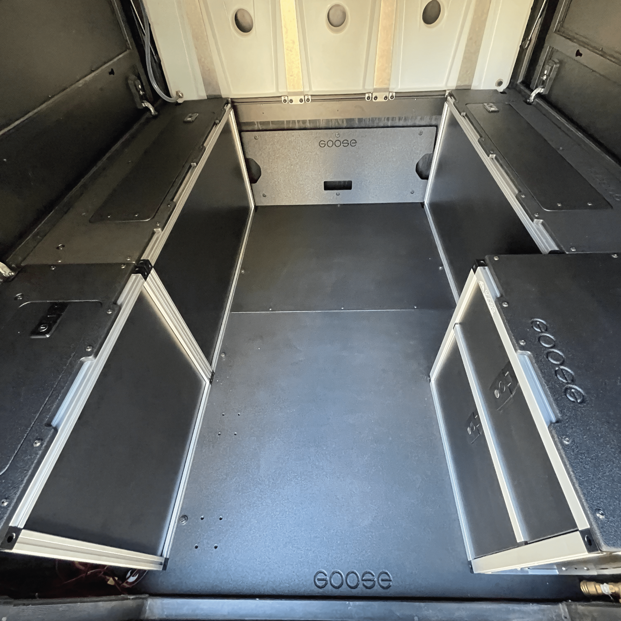 Goose Gear Alu-Cab Canopy Camper V2 - Toyota Tacoma 2005-Present 2nd &amp; 3rd Gen. - Bed Plate System - 5&